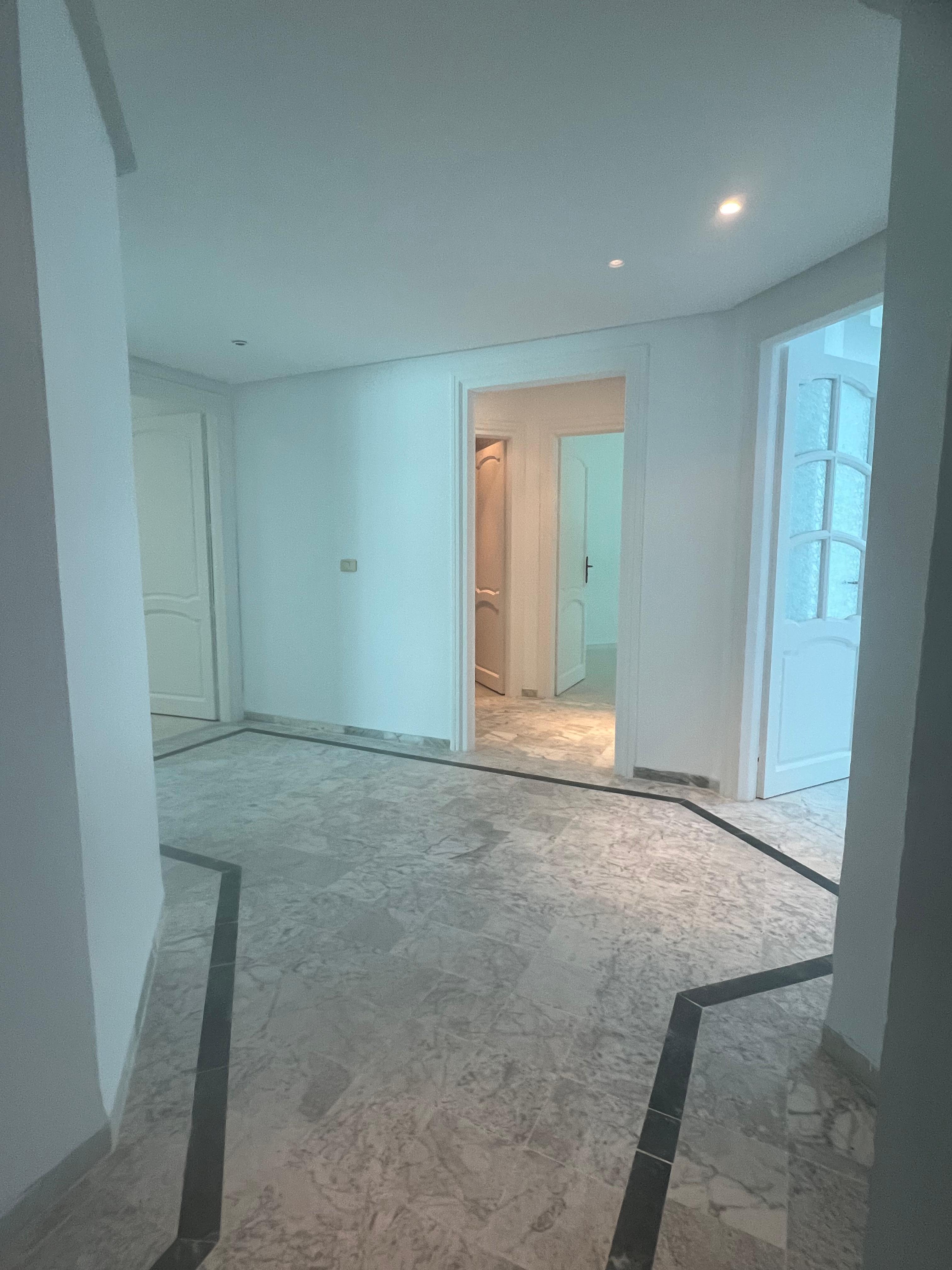 La Marsa&nbsp;Berge Du Lac&nbsp;Location&nbsp;Appart. 4 pi�ces&nbsp;Bureau 4 pieces au lac 1