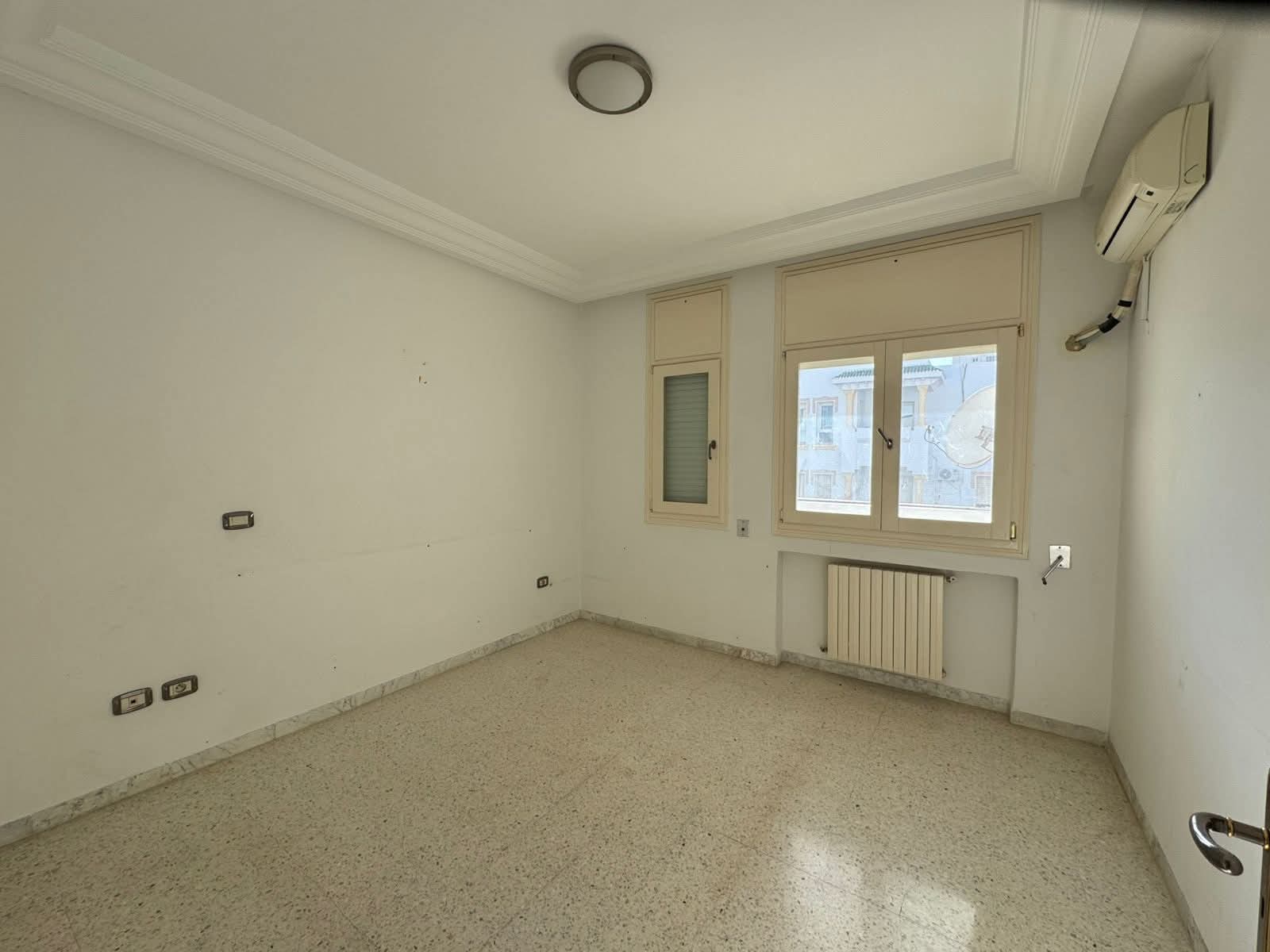 Ariana Ville&nbsp;Cite Ennasr 2&nbsp;Location&nbsp;Appart. 2 pi�ces&nbsp;S1 900 d ennasr 2