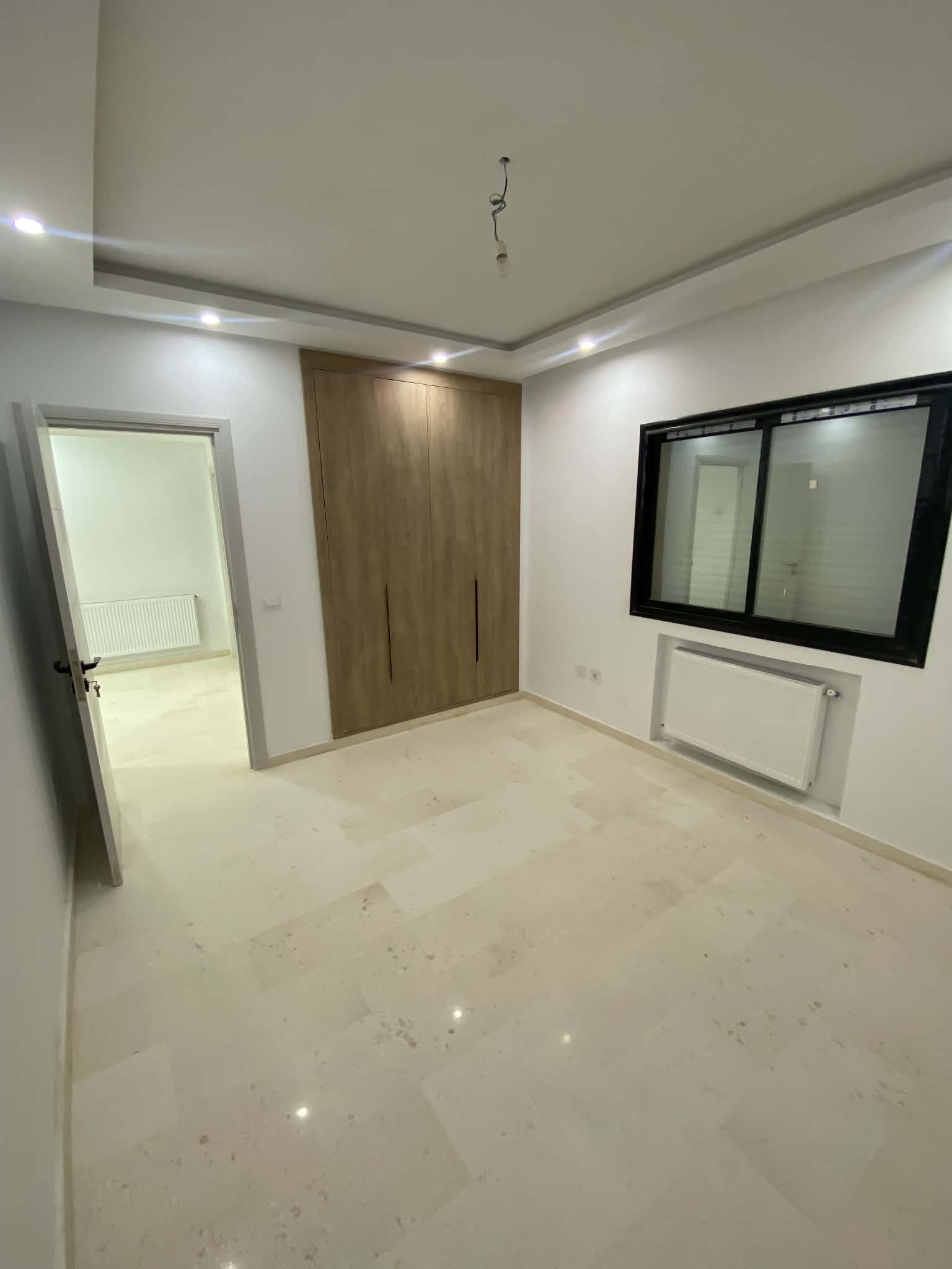 La Marsa&nbsp;Cite Bhar Lazreg&nbsp;Location&nbsp;Appart. 2 pi�ces&nbsp;Des s plus 2 neuf bureautiques