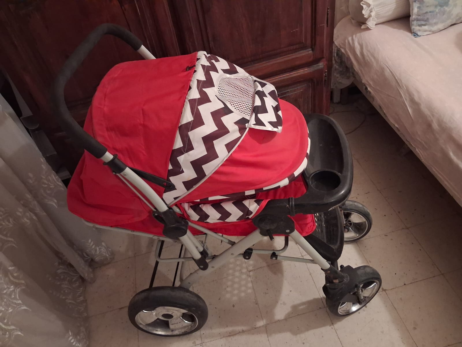 Nouvelle Medina&nbsp;El Yasminette&nbsp;S�curit� du b�b�&nbsp;Autre&nbsp;Poussette b�b� rouge
