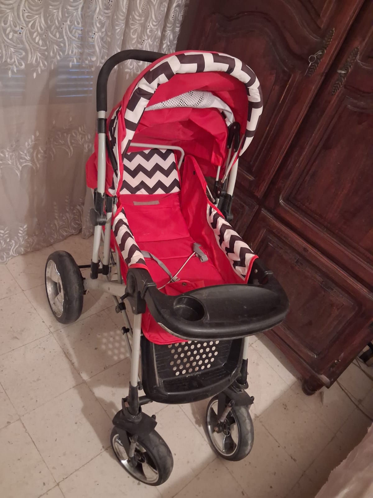 Nouvelle Medina&nbsp;El Yasminette&nbsp;S�curit� du b�b�&nbsp;Autre&nbsp;Poussette b�b� rouge
