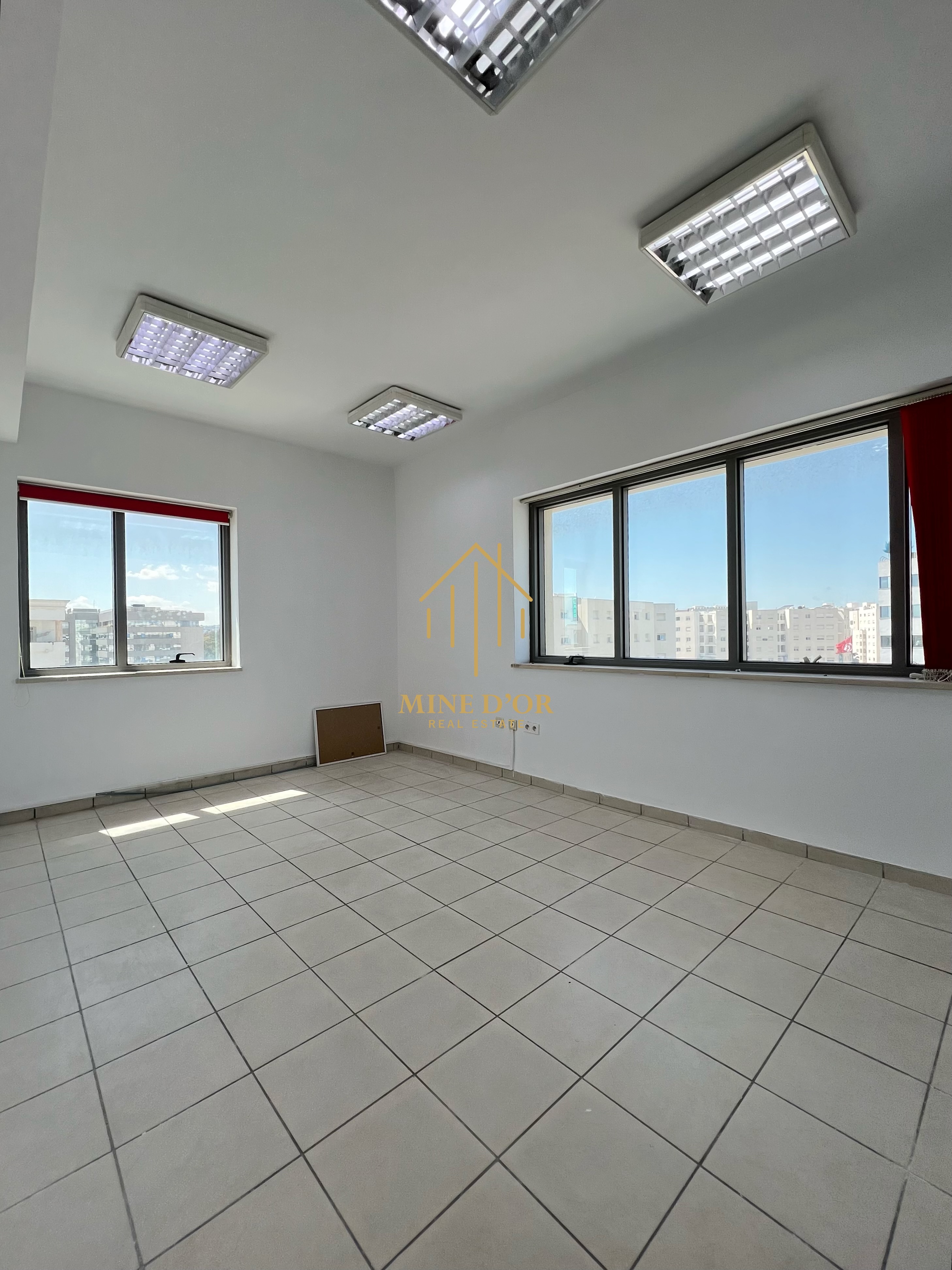 Cite El Khadra&nbsp;Zone urbaine nord&nbsp;Bureaux & Commerces&nbsp;Bureau&nbsp;Bureau 137m en 4 espaces au centre urbain nord