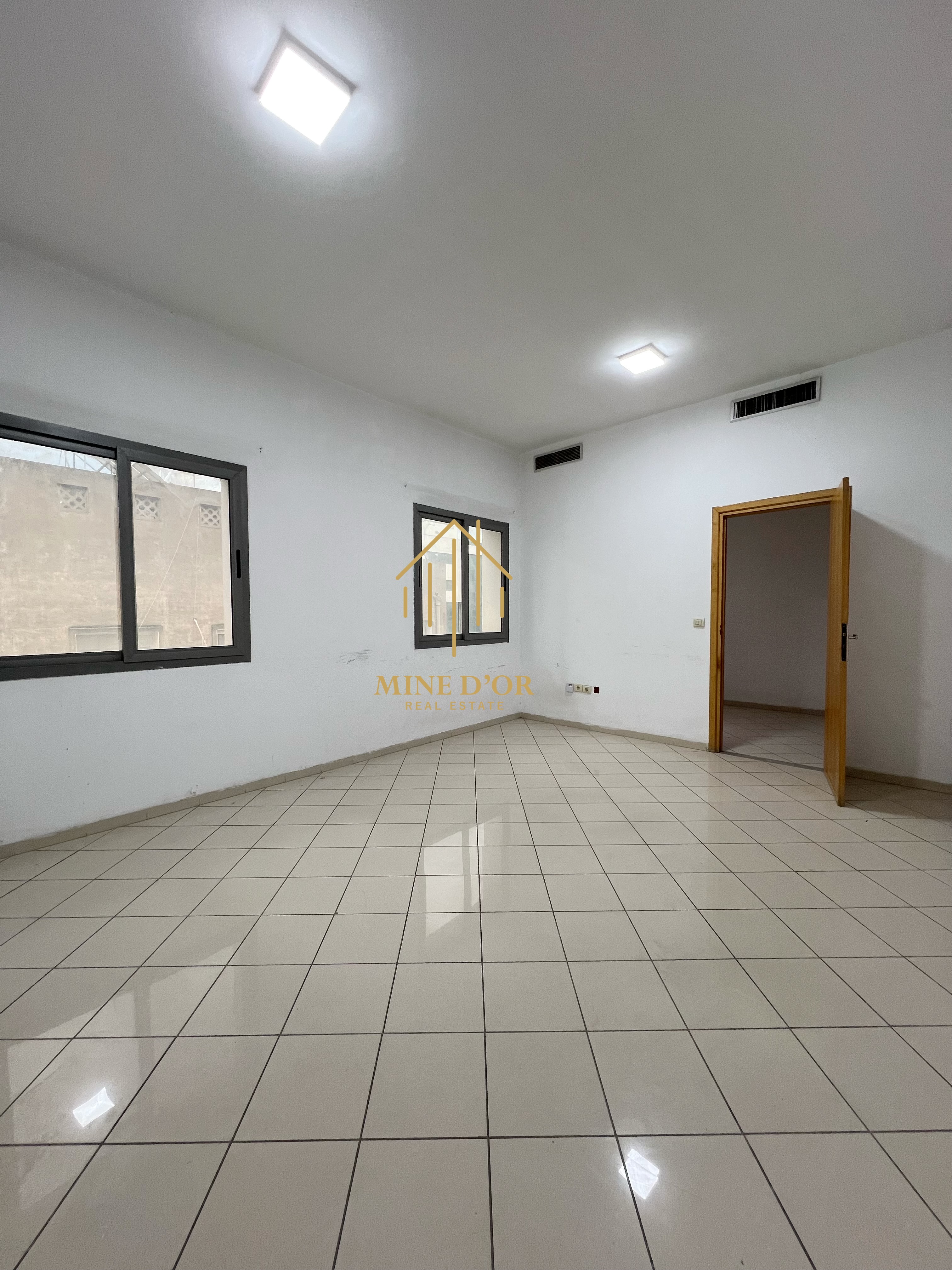 Bab Bhar&nbsp;Montplaisir&nbsp;Bureaux & Commerces&nbsp;Bureau&nbsp;Bureau hall plus deux bureaux � montplaisir