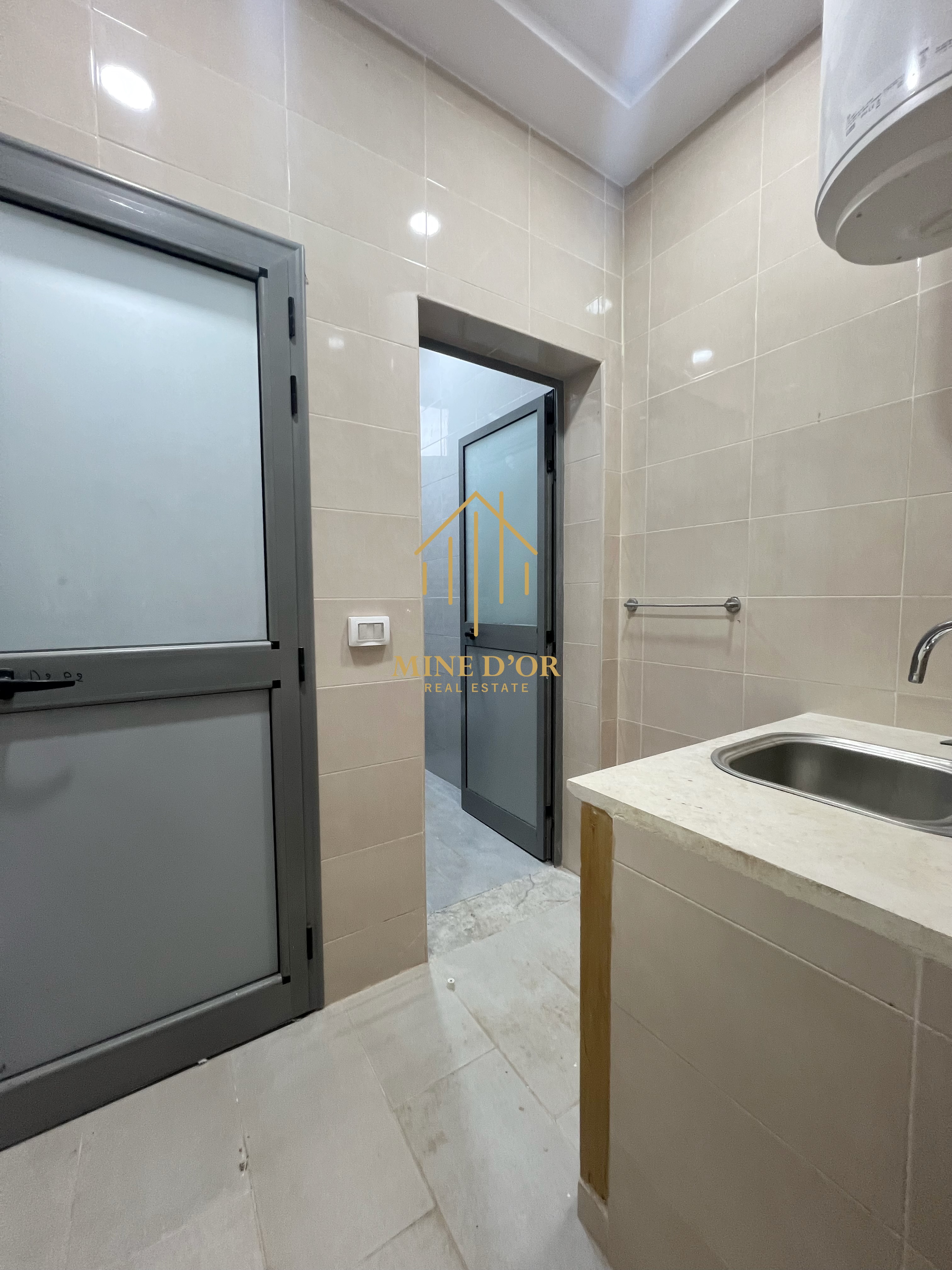 Megrine&nbsp;Sidi Rezig&nbsp;Bureaux & Commerces&nbsp;Surfaces&nbsp;Megrine sidi rezig d�p�t de stockage au rdc