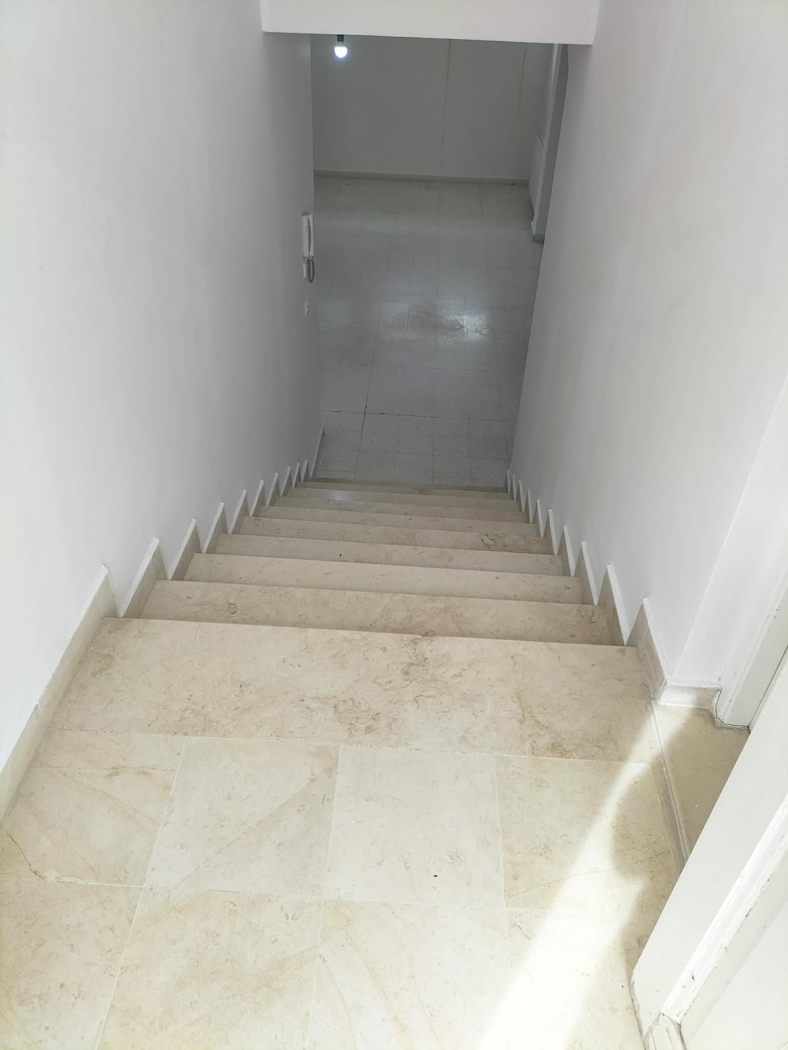 El Menzah&nbsp;El Menzah 9&nbsp;Location&nbsp;Appart. 5 pi�ces+&nbsp;Rez de jardin � menzah 9 a