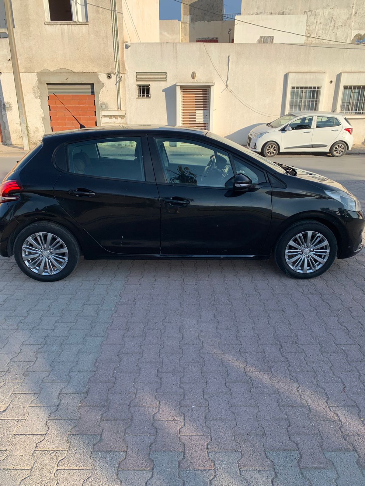 Ezzouhour (Tunis)&nbsp;Cite Ezzouhour&nbsp;Peugeot&nbsp;208&nbsp;208 en bon etat
