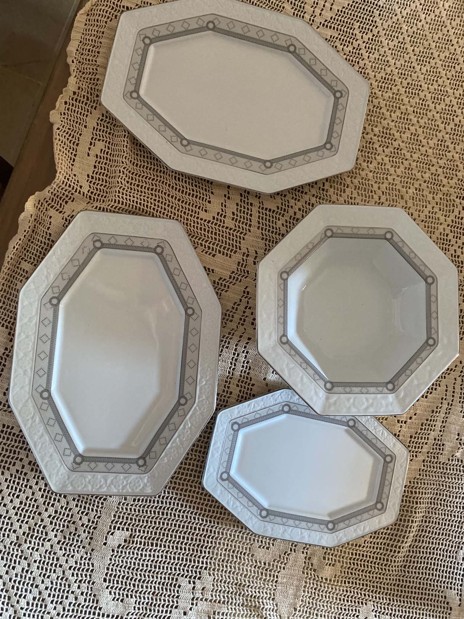 La Marsa&nbsp;El Aouina&nbsp;Autre&nbsp;Autre&nbsp;Service de table porcelaine complet 12 pi�ces neuf