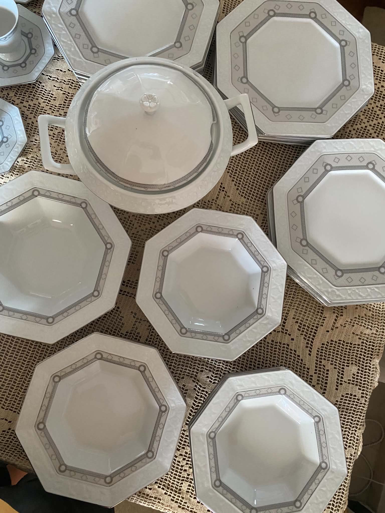 La Marsa&nbsp;El Aouina&nbsp;Autre&nbsp;Autre&nbsp;Service de table porcelaine complet 12 pi�ces neuf