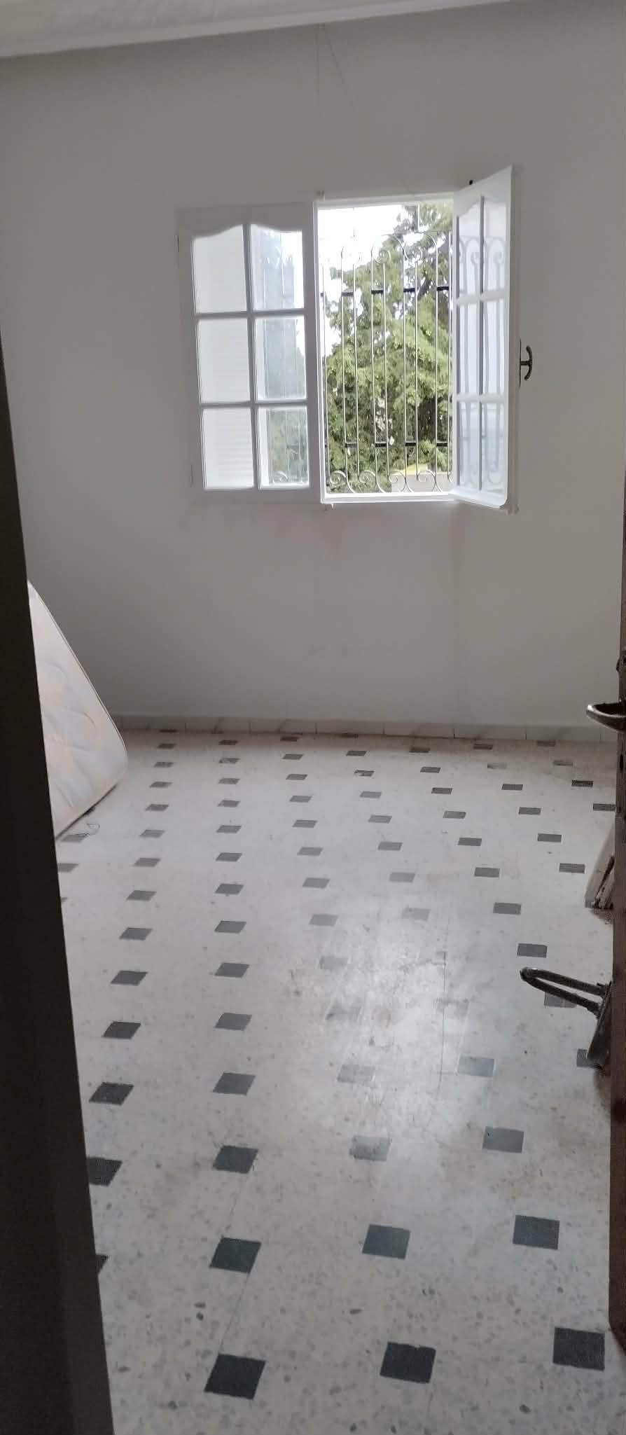Bizerte Nord&nbsp;Cite Ain Mariem&nbsp;Location&nbsp;Appart. 4 pi�ces&nbsp;Etage de villa s 4 au 1er �tage