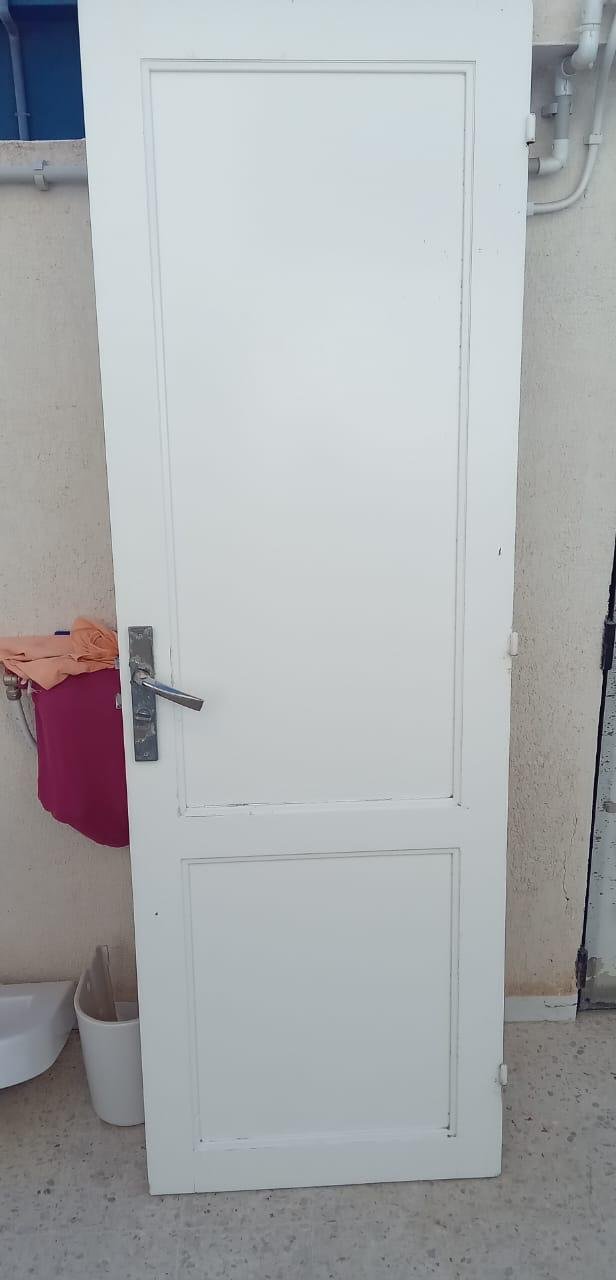 Hammam Chatt&nbsp;Hammam Chatt&nbsp;Autre&nbsp;Autre&nbsp;3 portes et salle de bain