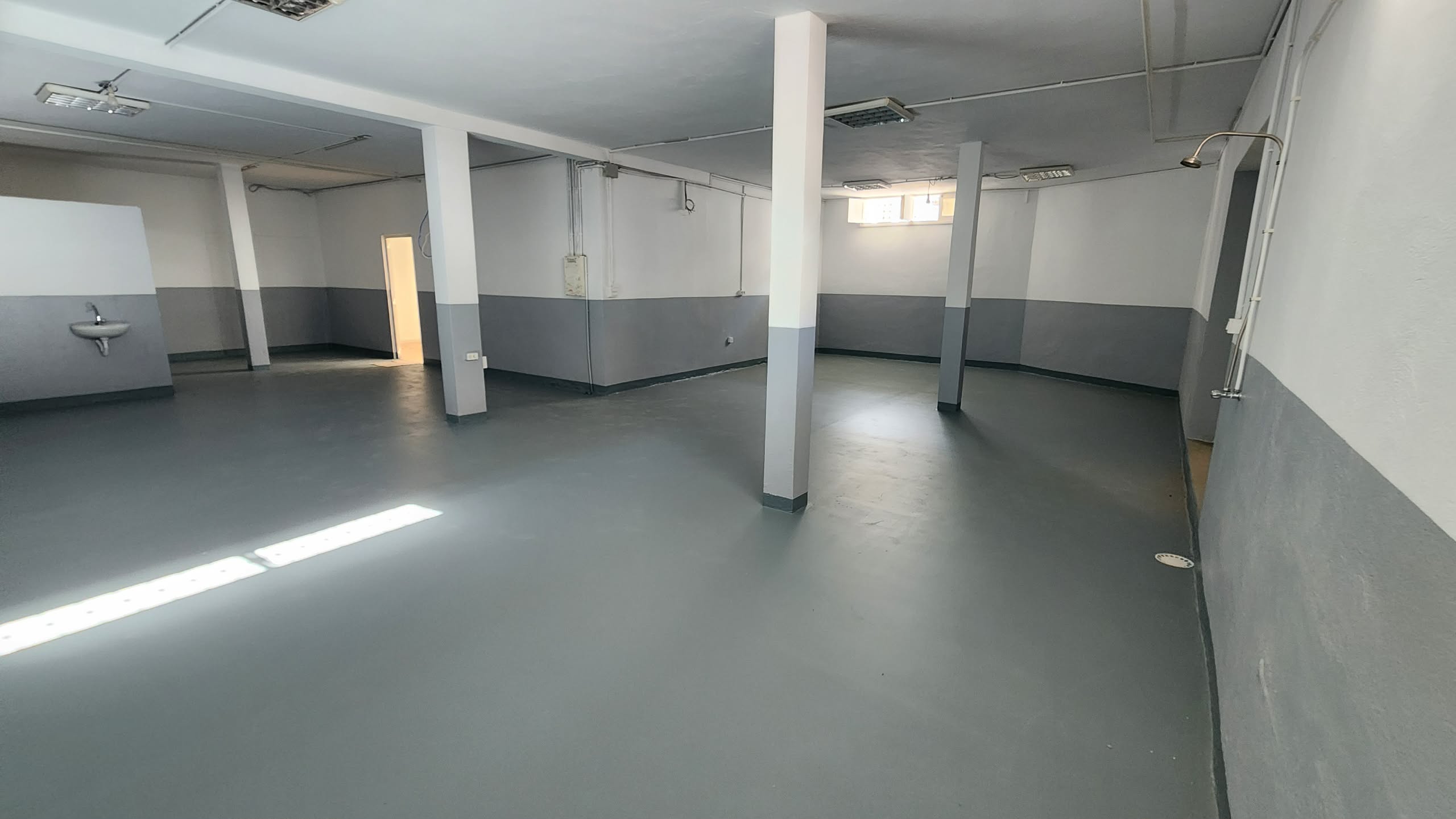 La Marsa&nbsp;El Aouina&nbsp;Bureaux & Commerces&nbsp;Atelier,Garage&nbsp;D�p�t 190m la soukra ras jdir