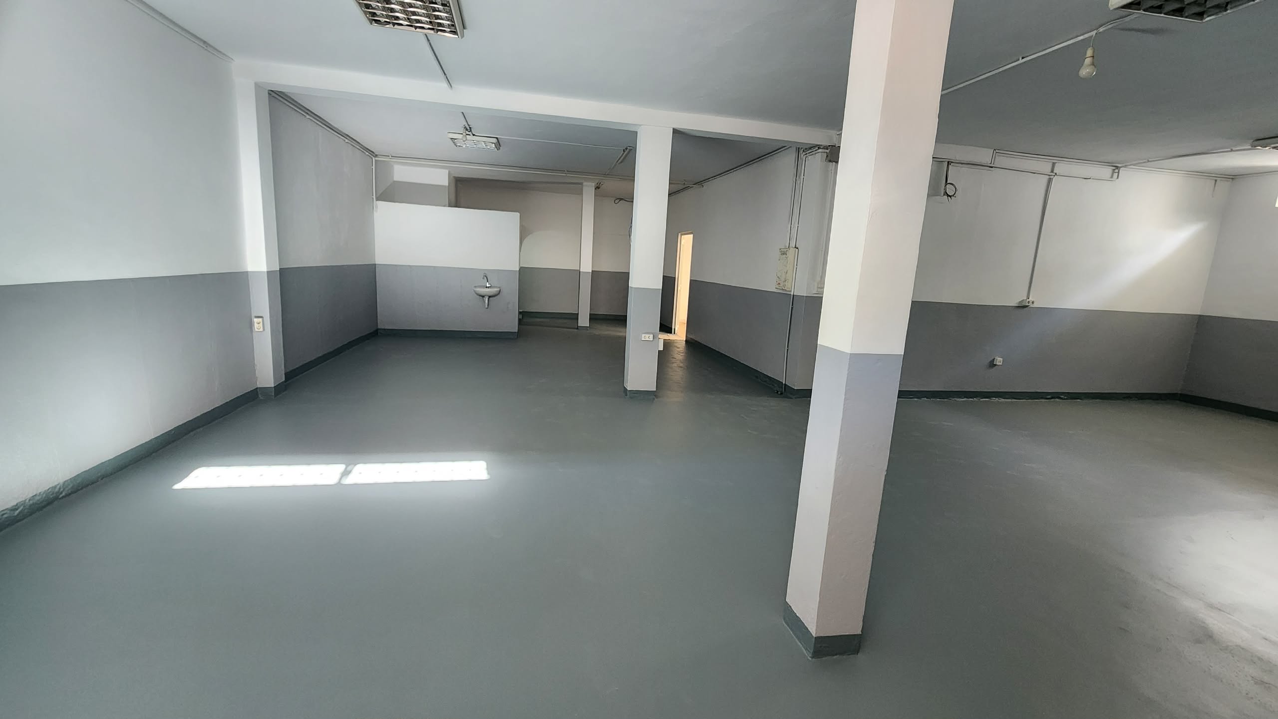 La Marsa&nbsp;El Aouina&nbsp;Bureaux & Commerces&nbsp;Atelier,Garage&nbsp;D�p�t 190m la soukra ras jdir