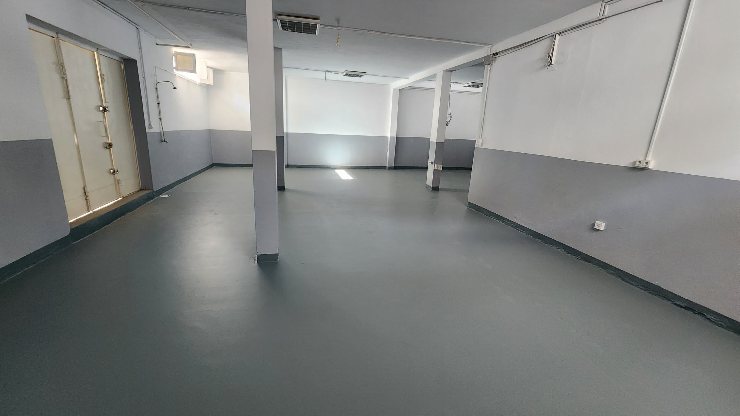 La Marsa&nbsp;El Aouina&nbsp;Bureaux & Commerces&nbsp;Atelier,Garage&nbsp;D�p�t 190m la soukra ras jdir