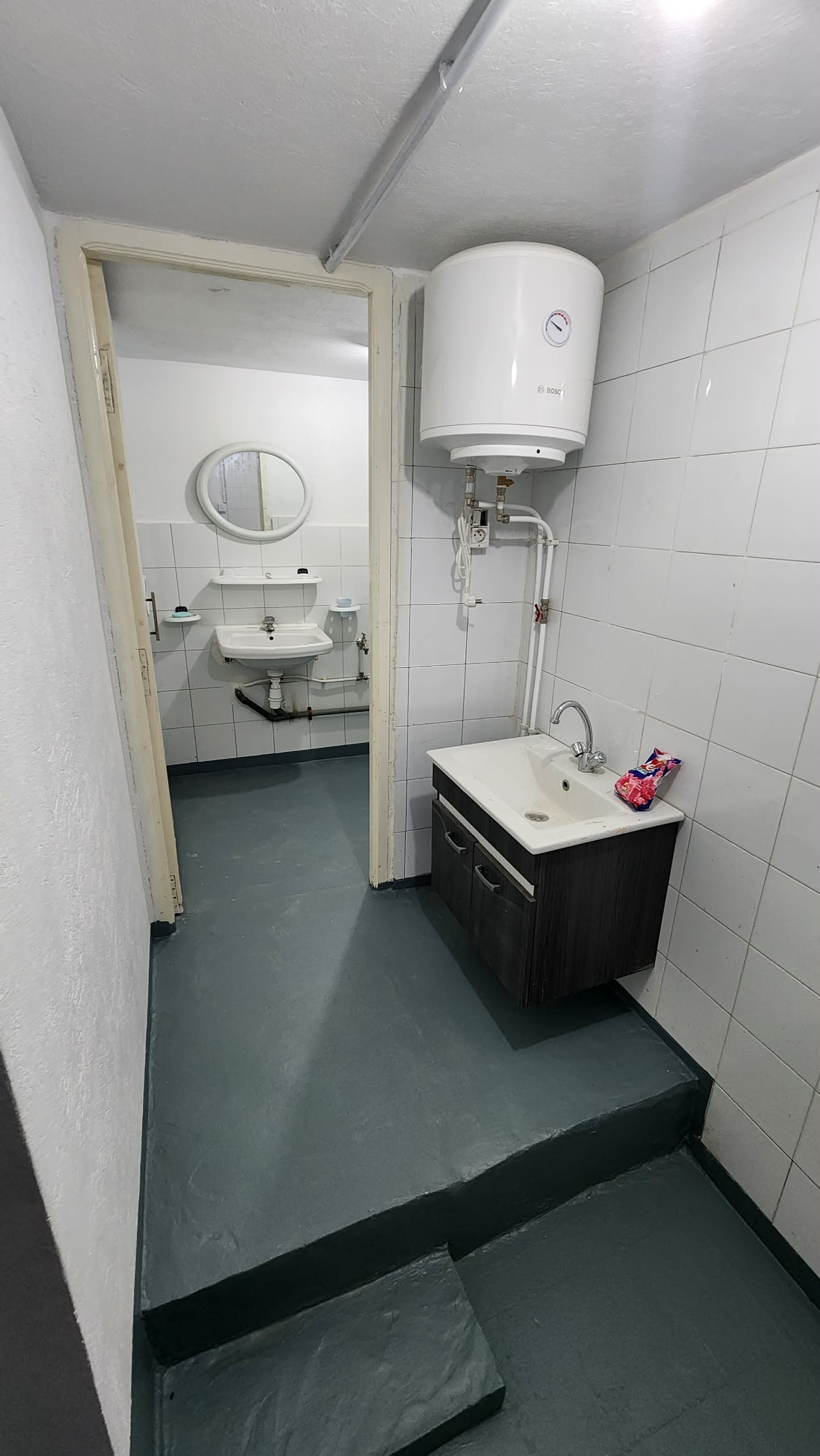 La Marsa&nbsp;El Aouina&nbsp;Bureaux & Commerces&nbsp;Atelier,Garage&nbsp;D�p�t 190m la soukra ras jdir