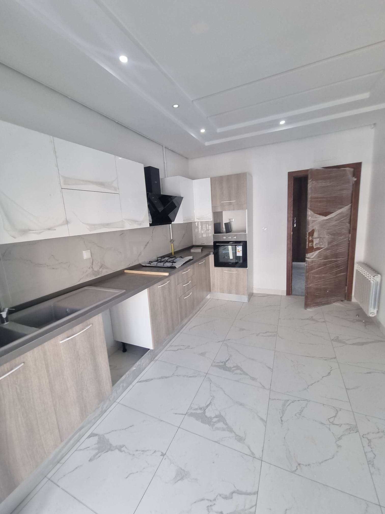Ain Zaghouan&nbsp;Ain Zaghouan&nbsp;Location&nbsp;Appart. 4 pi�ces&nbsp;S plus trois tr�s ensoleill� � la nv soukra