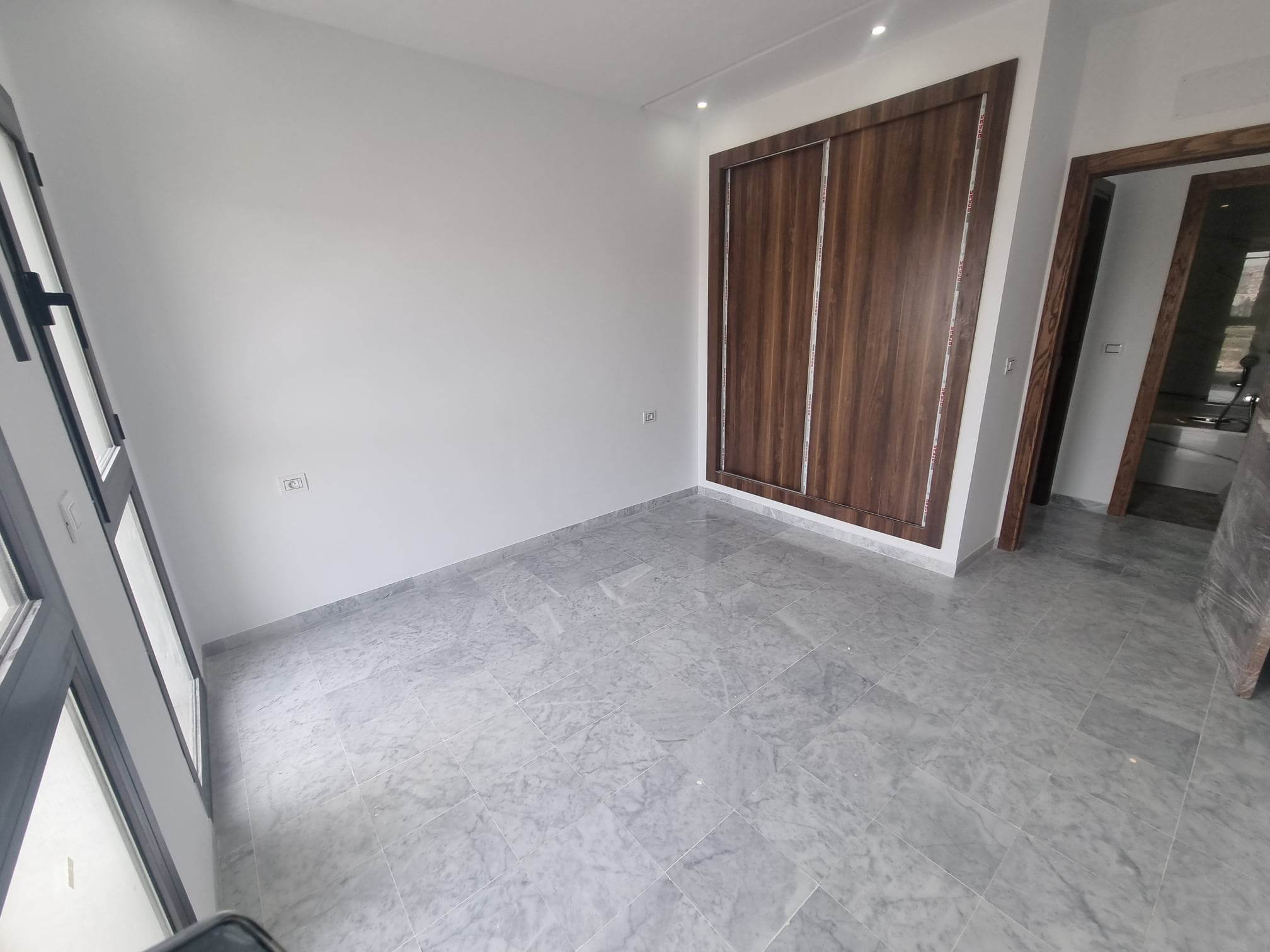 Ain Zaghouan&nbsp;Ain Zaghouan&nbsp;Location&nbsp;Appart. 4 pi�ces&nbsp;S plus trois tr�s ensoleill� � la nv soukra