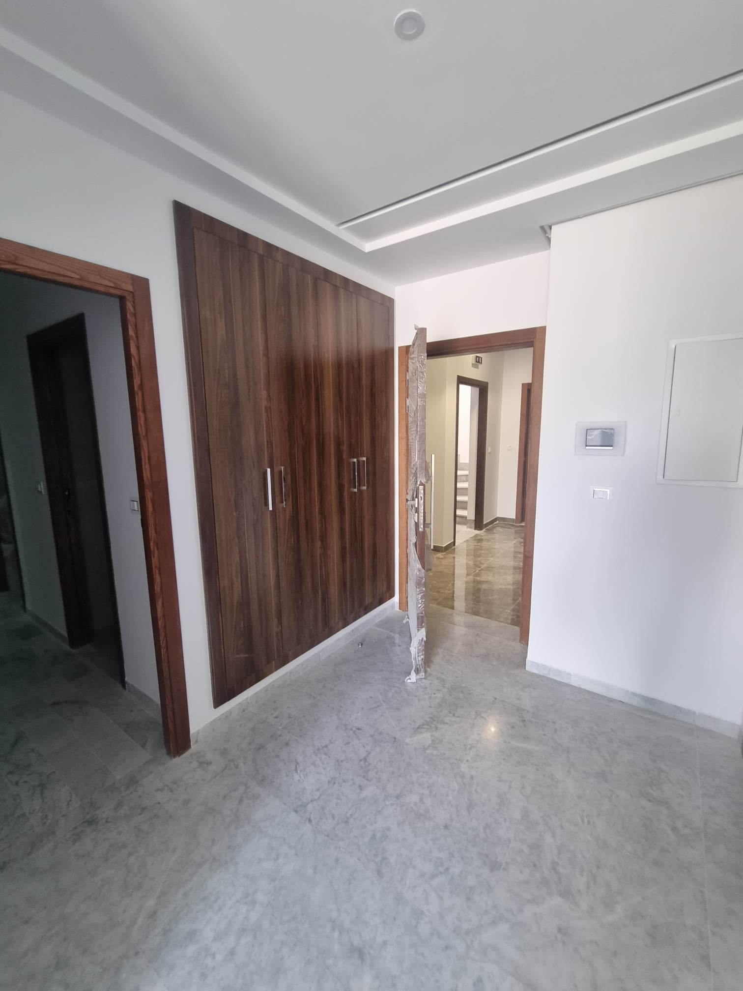 Ain Zaghouan&nbsp;Ain Zaghouan&nbsp;Location&nbsp;Appart. 4 pi�ces&nbsp;S plus trois tr�s ensoleill� � la nv soukra