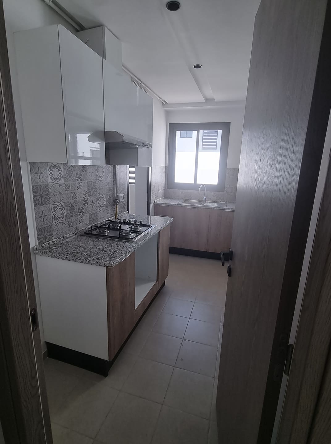 Ain Zaghouan&nbsp;Ain Zaghouan&nbsp;Location&nbsp;Appart. 2 pi�ces&nbsp;S plus un av cuisine ind�pendante la soukra