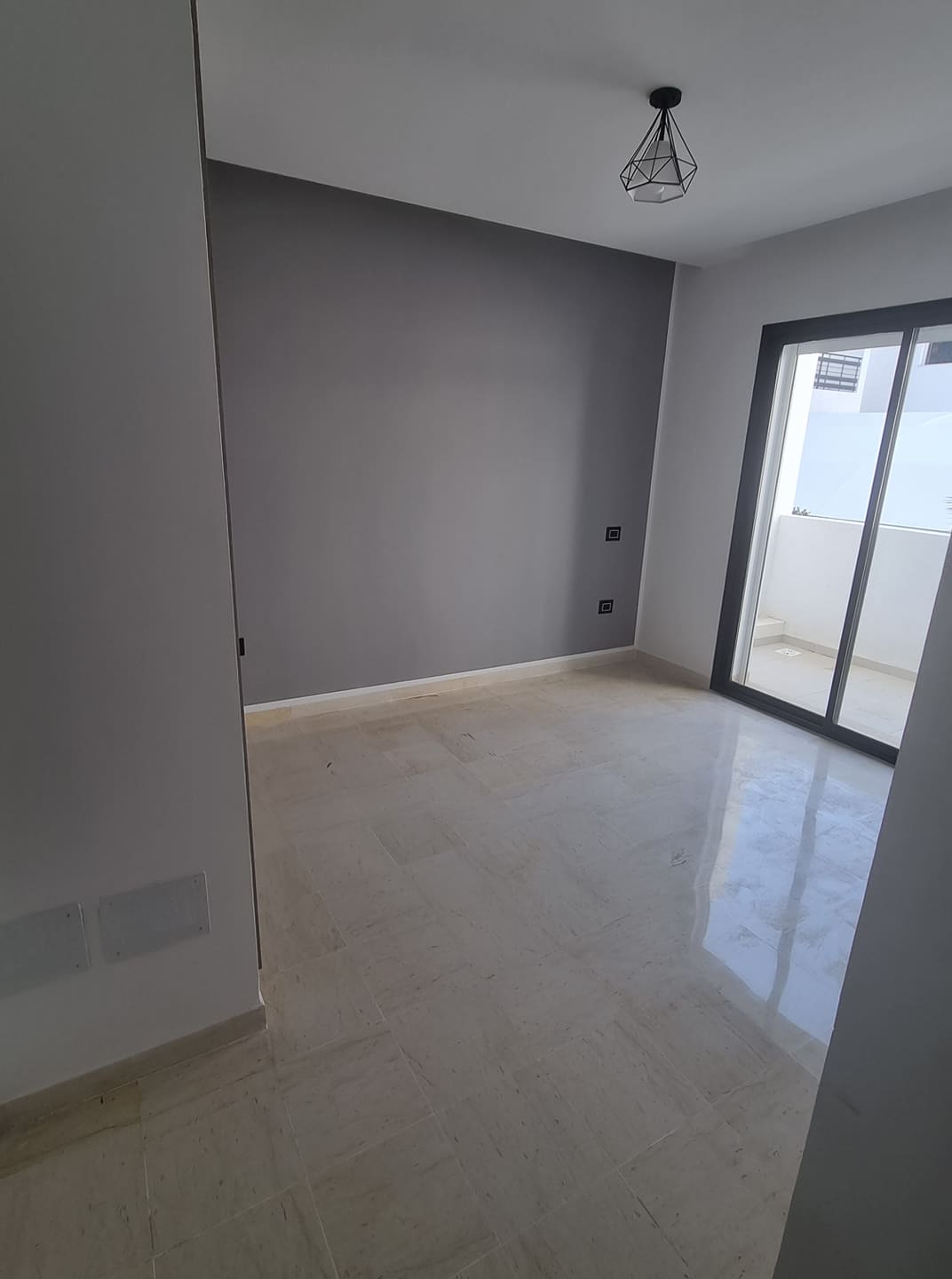 Ain Zaghouan&nbsp;Ain Zaghouan&nbsp;Location&nbsp;Appart. 2 pi�ces&nbsp;S plus un av cuisine ind�pendante la soukra