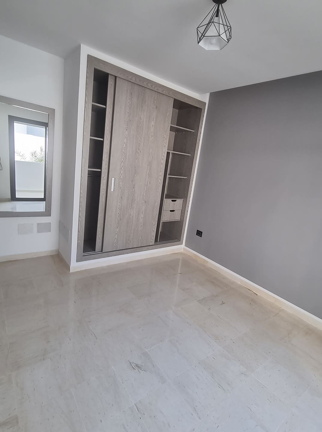 Ain Zaghouan&nbsp;Ain Zaghouan&nbsp;Location&nbsp;Appart. 2 pi�ces&nbsp;S plus un av cuisine ind�pendante la soukra