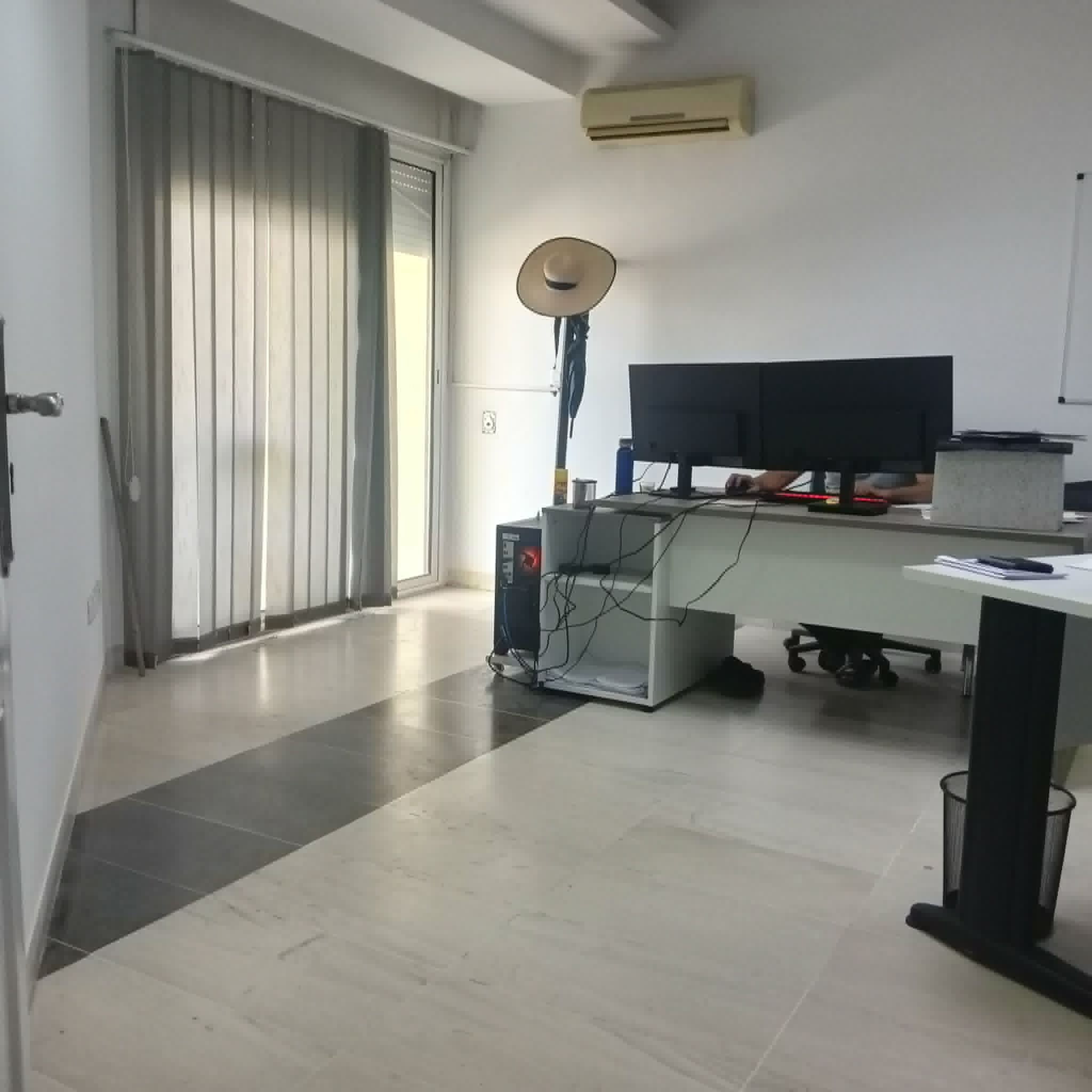 Cite El Khadra&nbsp;Zone urbaine nord&nbsp;Bureaux & Commerces&nbsp;Bureau&nbsp;Hall 3 bureaux parking