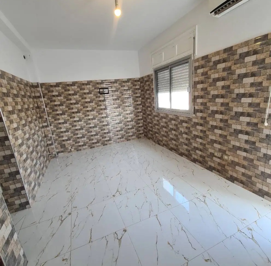 Ariana Ville&nbsp;Cite Ennasr 2&nbsp;Location&nbsp;Appart. 2 pi�ces&nbsp;S1 lux 850 dt