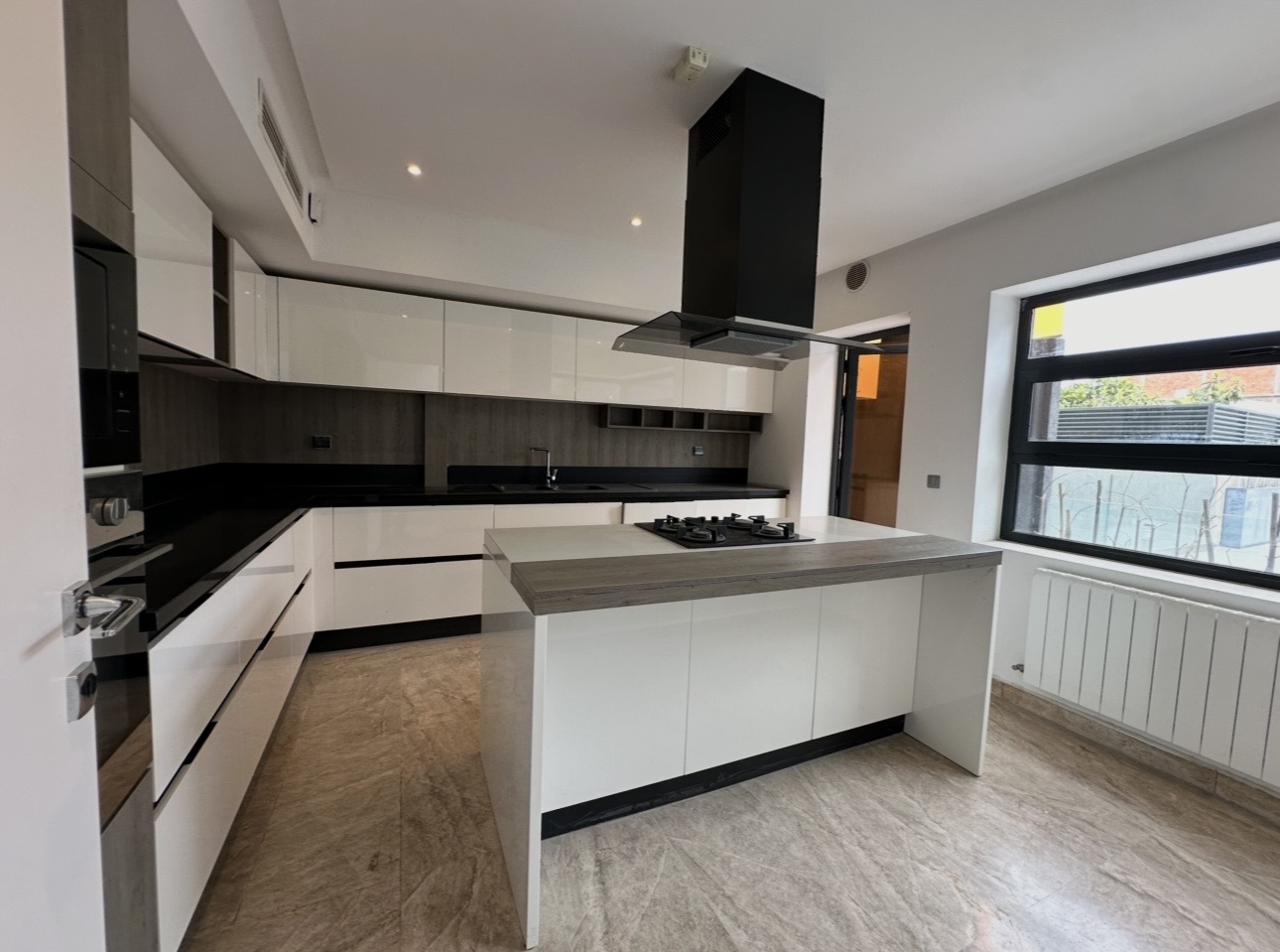 La Soukra&nbsp;Chotrana 1&nbsp;Vente&nbsp;Duplex&nbsp;Av triplex soukra luxe