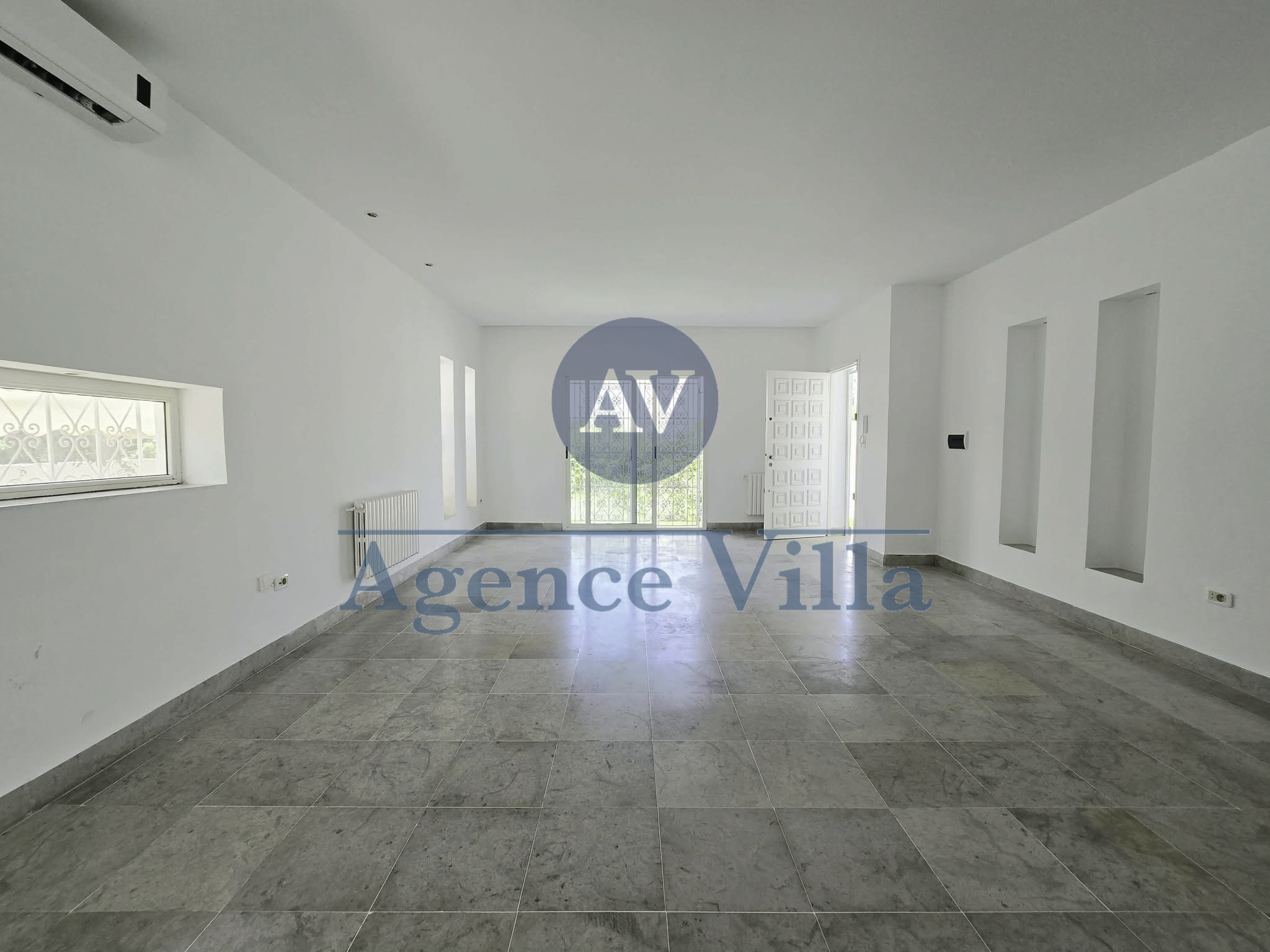 La Marsa&nbsp;Marsa Ennassim&nbsp;Location&nbsp;Appart. 4 pi�ces&nbsp;Un rdc de villa avec jardin � la marsa