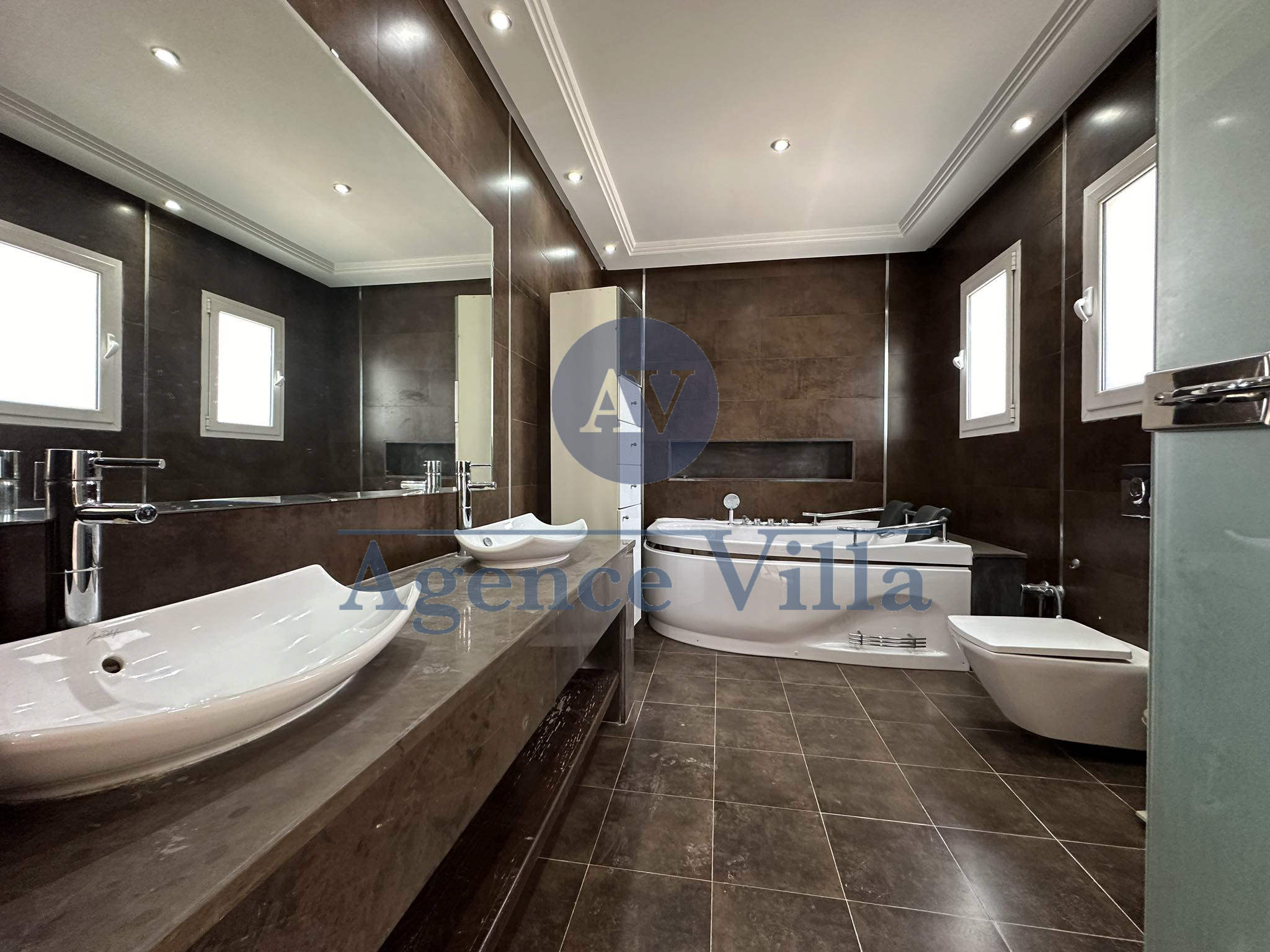 La Marsa&nbsp;Berge Du Lac&nbsp;Location&nbsp;Maisons&nbsp;Villa haut standing s5 avec piscine au lac2