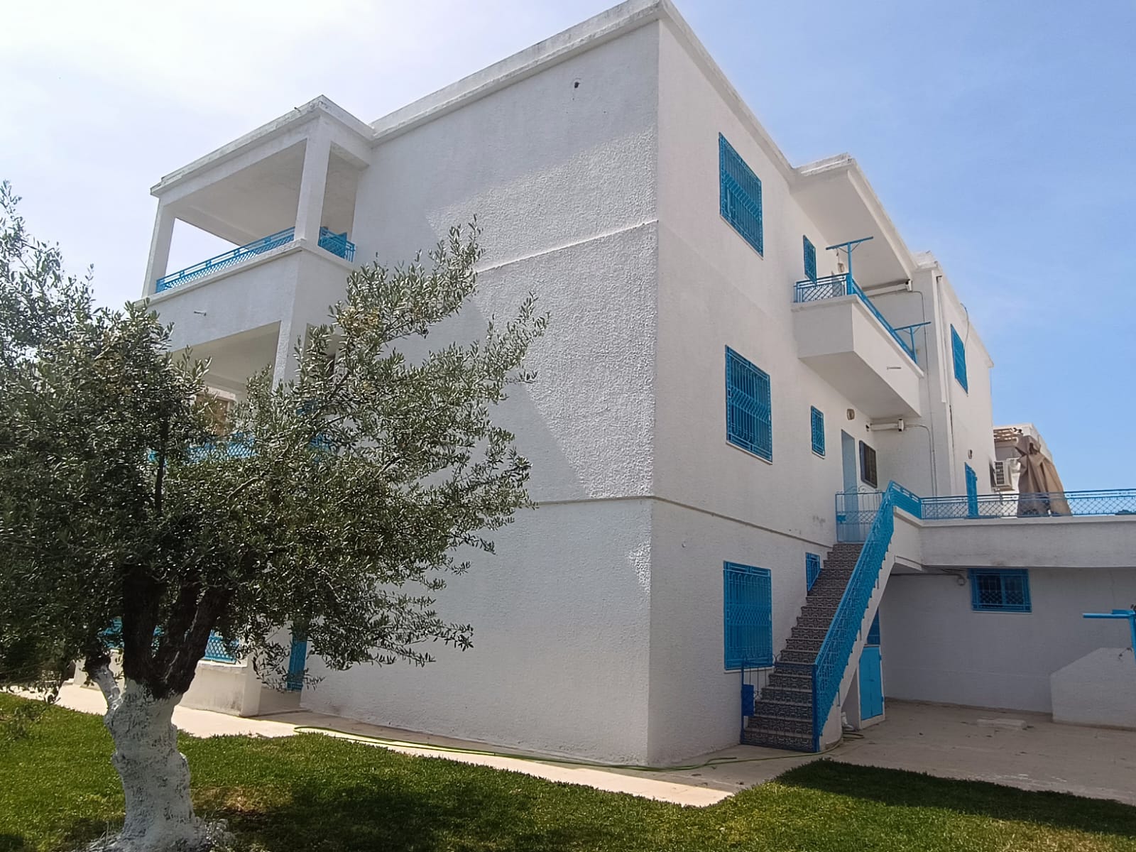 El Menzah&nbsp;El Menzah 9&nbsp;Vente&nbsp;Maisons&nbsp;Villa 3 niveaux s�par�s 697m2 el menzah 7