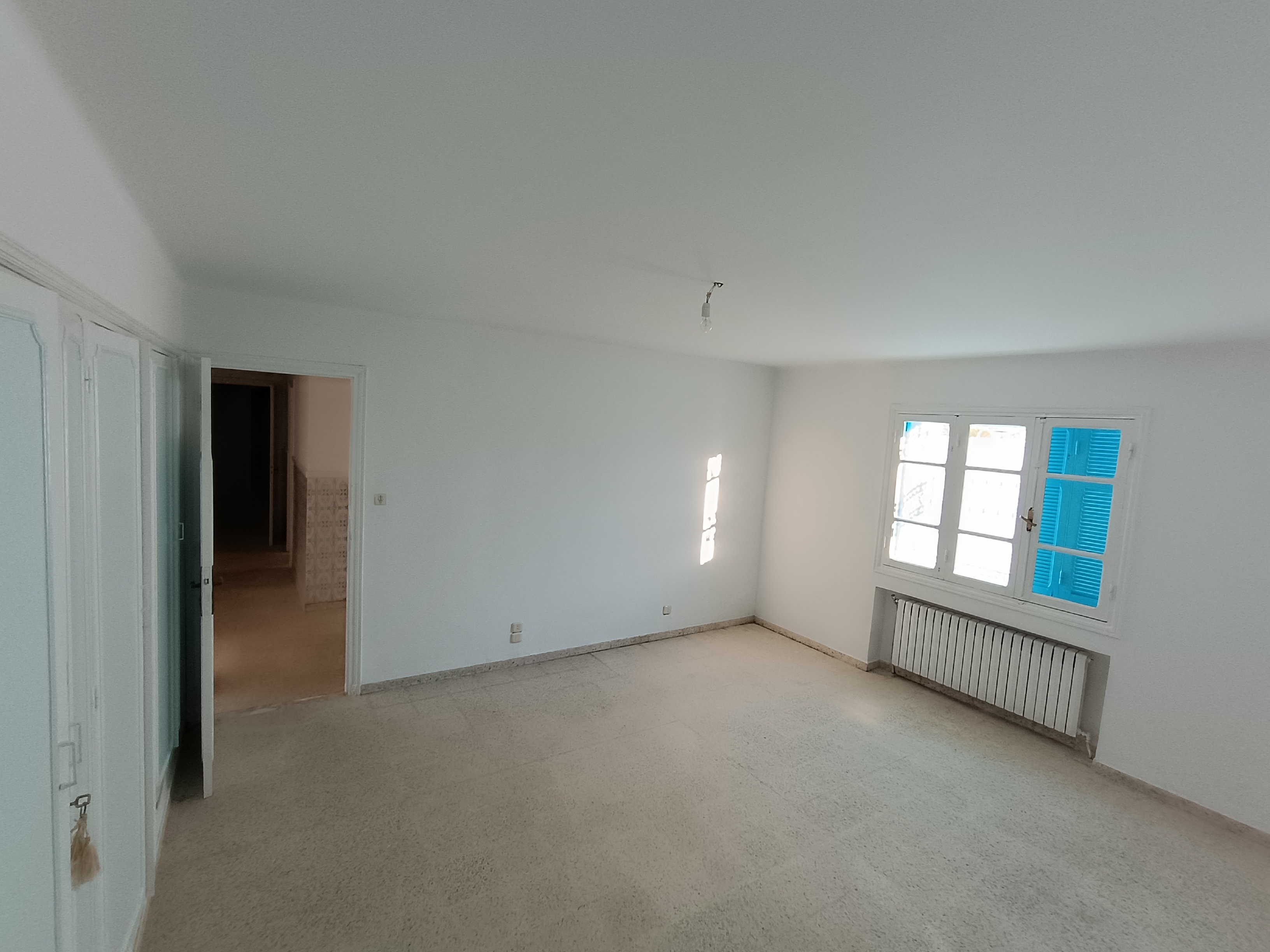 El Menzah&nbsp;El Menzah 9&nbsp;Location&nbsp;Appart. 4 pi�ces&nbsp;Rez de jardin de villa ind�pendant de 520 m2