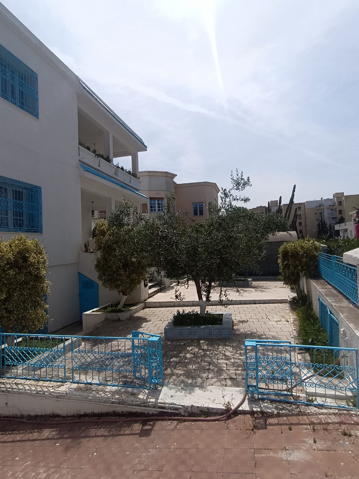 El Menzah&nbsp;El Menzah 9&nbsp;Location&nbsp;Appart. 4 pi�ces&nbsp;Rdc de villa ind�pendant  220 m2