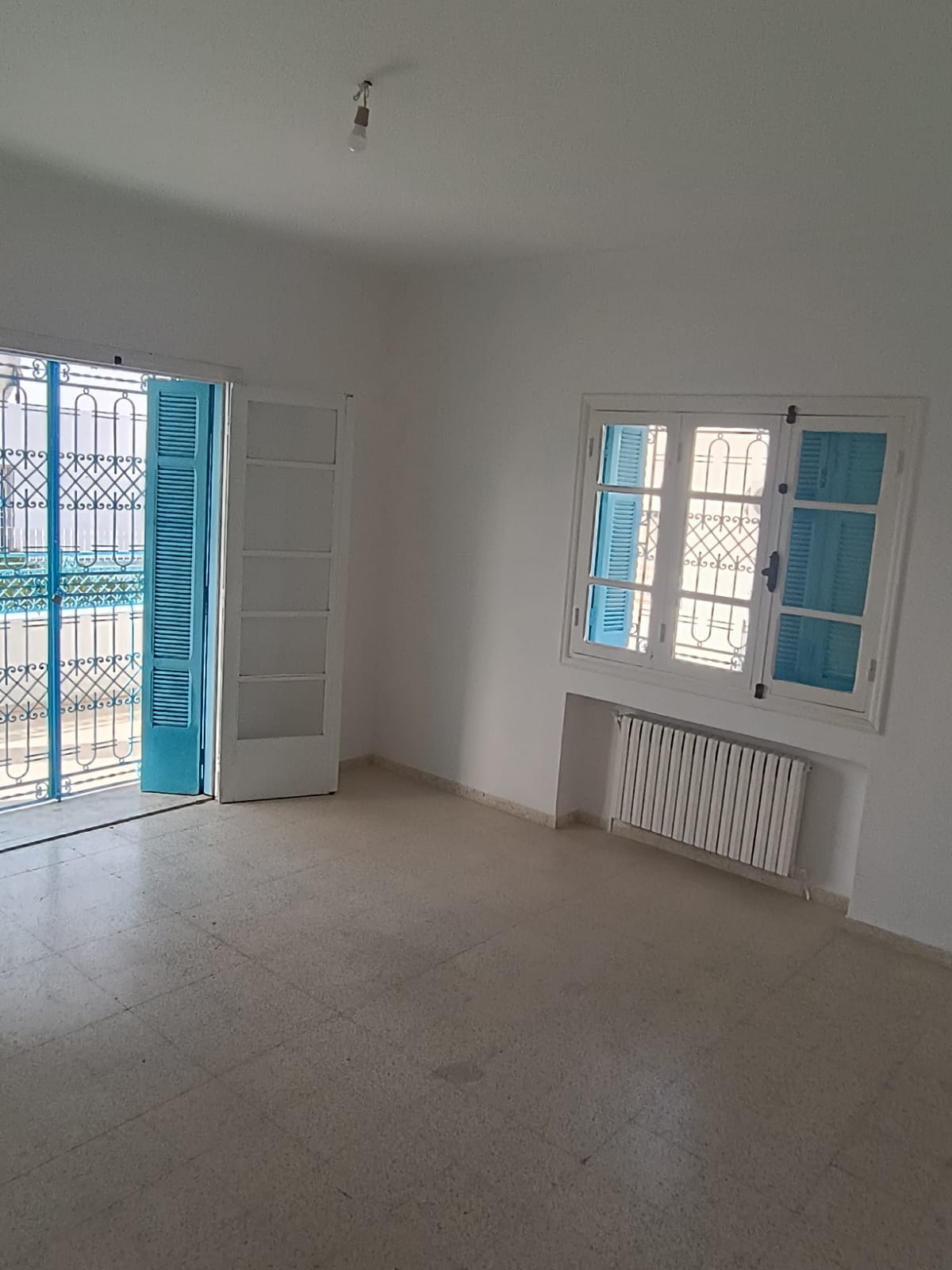 El Menzah&nbsp;El Menzah 9&nbsp;Location&nbsp;Appart. 4 pi�ces&nbsp;Rdc de villa ind�pendant  220 m2
