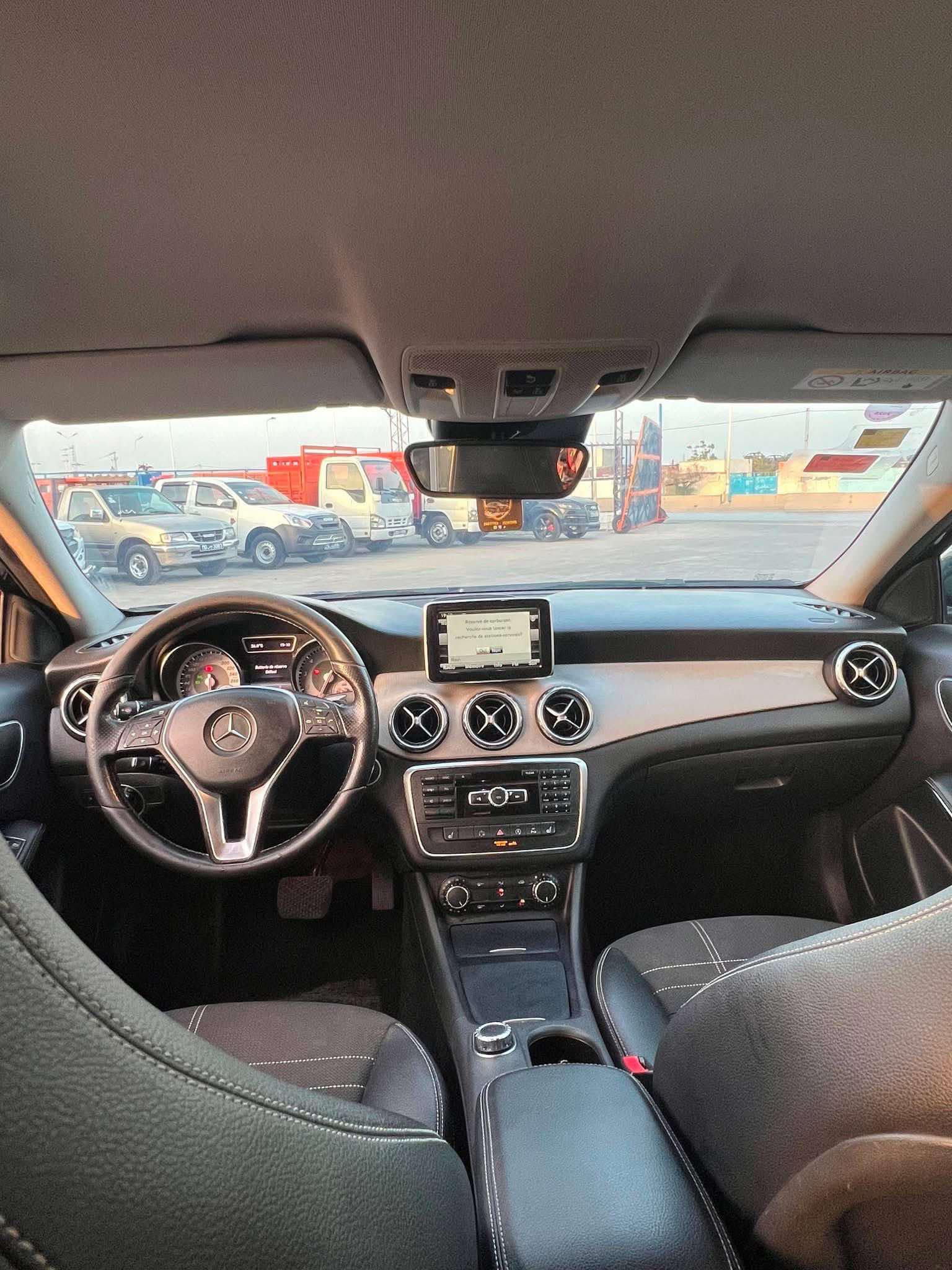 La Marsa&nbsp;Berge Du Lac&nbsp;Mercedes&nbsp;GL&nbsp;Mercedes gla180 essence 2015