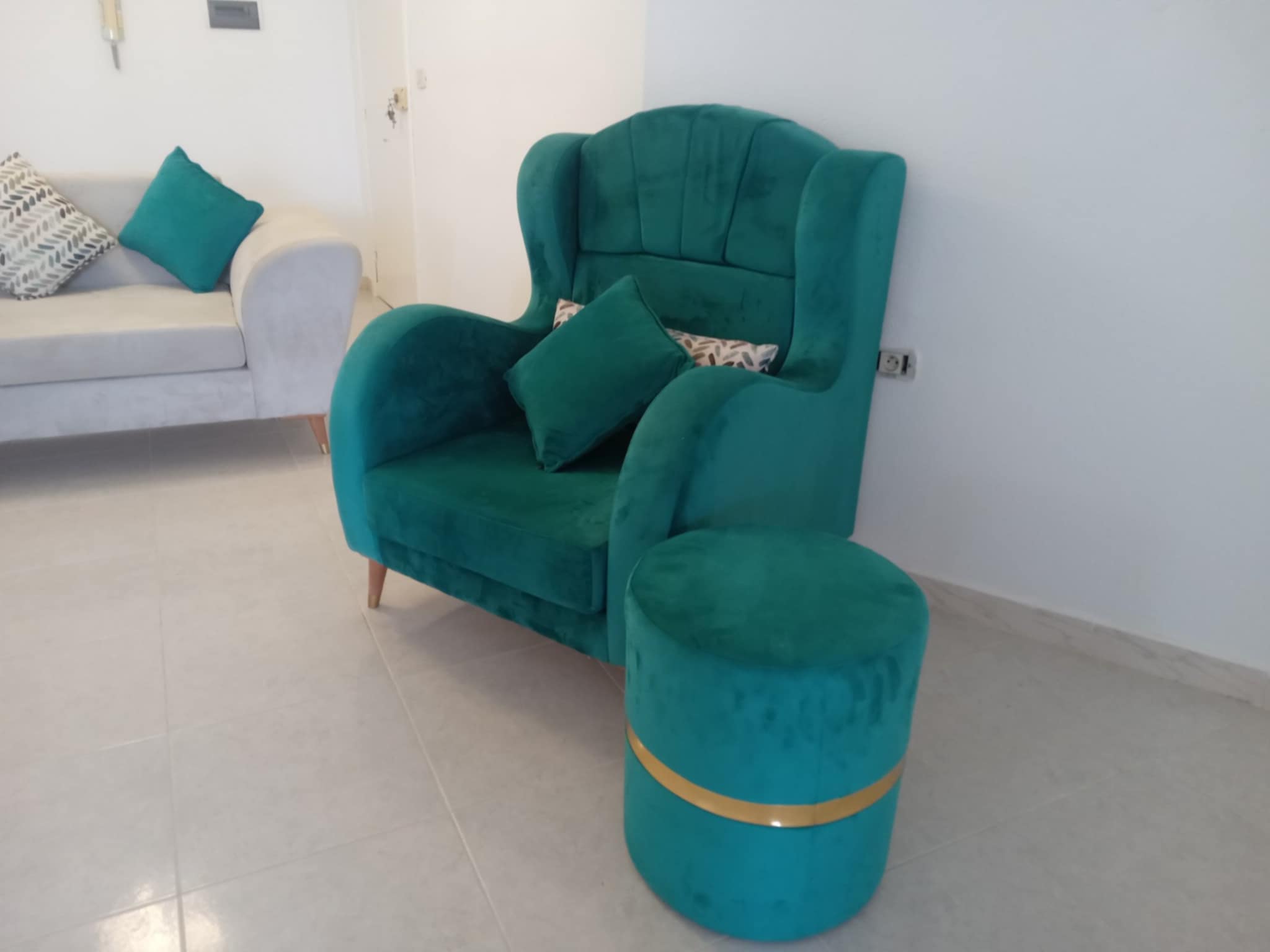 Sousse Ville&nbsp;Sousse&nbsp;Salon - Salle � manger &nbsp;Salons&nbsp;Salon de 6 place et poof