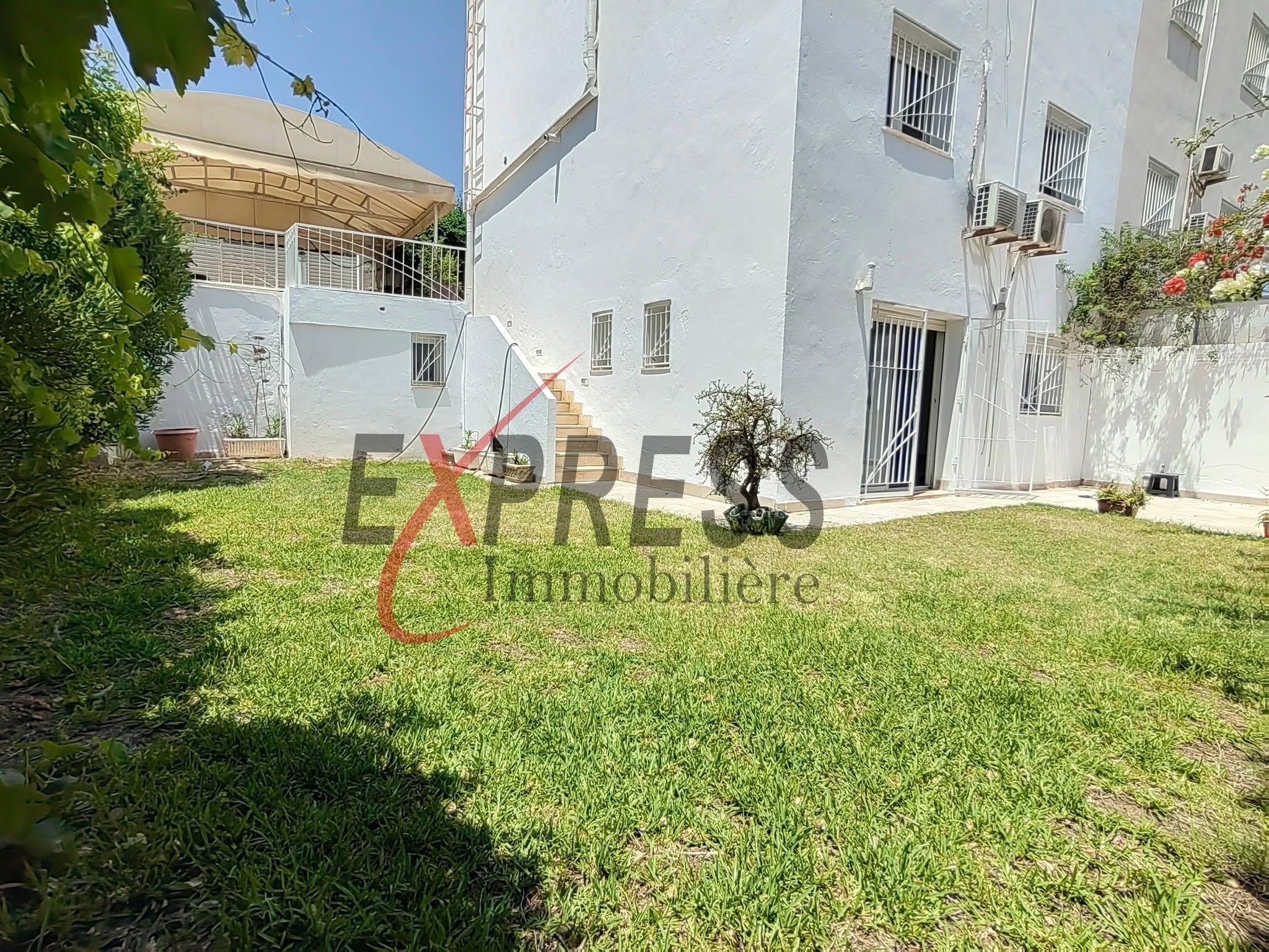 Mnihla&nbsp;Jardins d'el Menzah&nbsp;Location&nbsp;Duplex&nbsp;Triplex avec jardin et garage