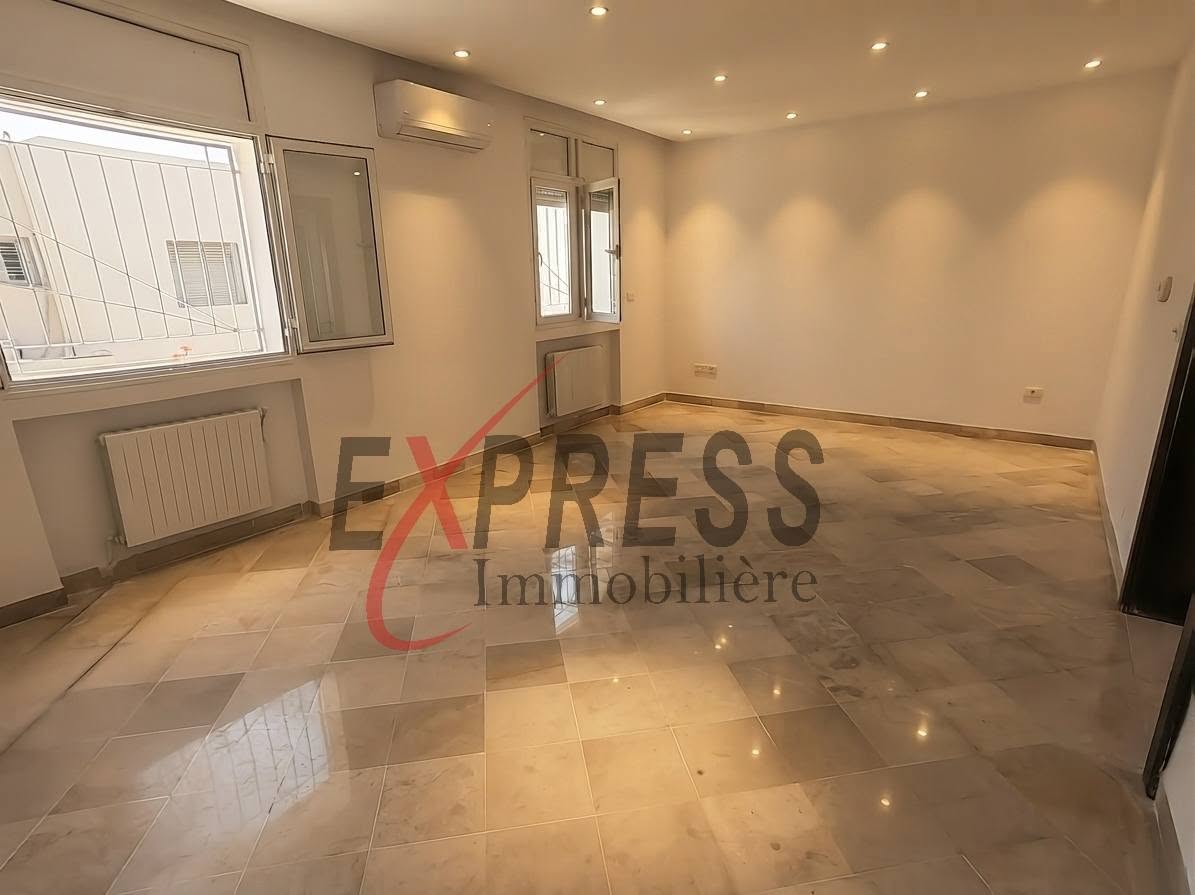 Mnihla&nbsp;Jardins d'el Menzah&nbsp;Location&nbsp;Duplex&nbsp;Triplex avec jardin et garage