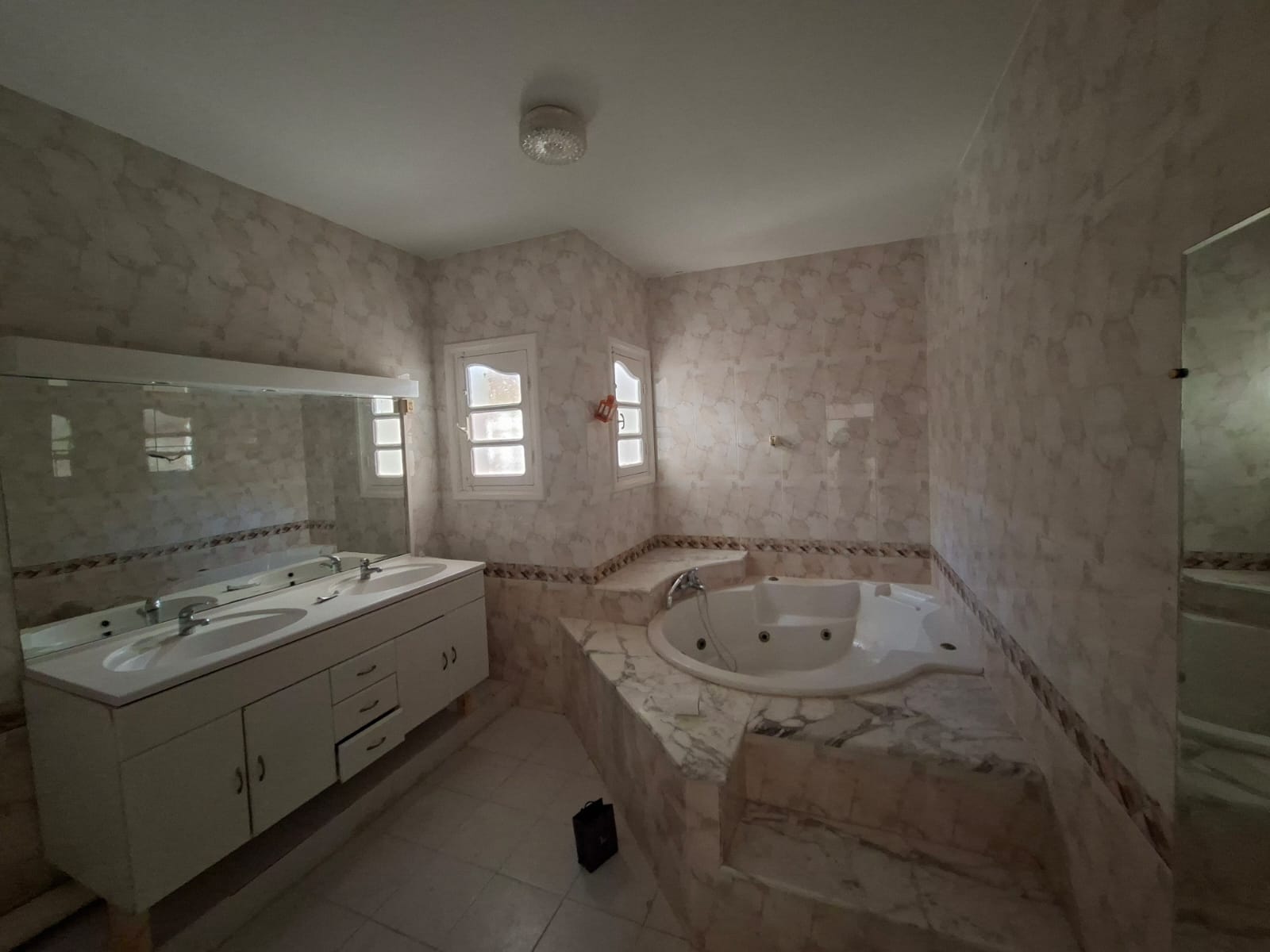 Ariana Ville&nbsp;Cite Ennasr 2&nbsp;Location&nbsp;Maisons&nbsp;Etage de villa s plus 4 � ennaser 2