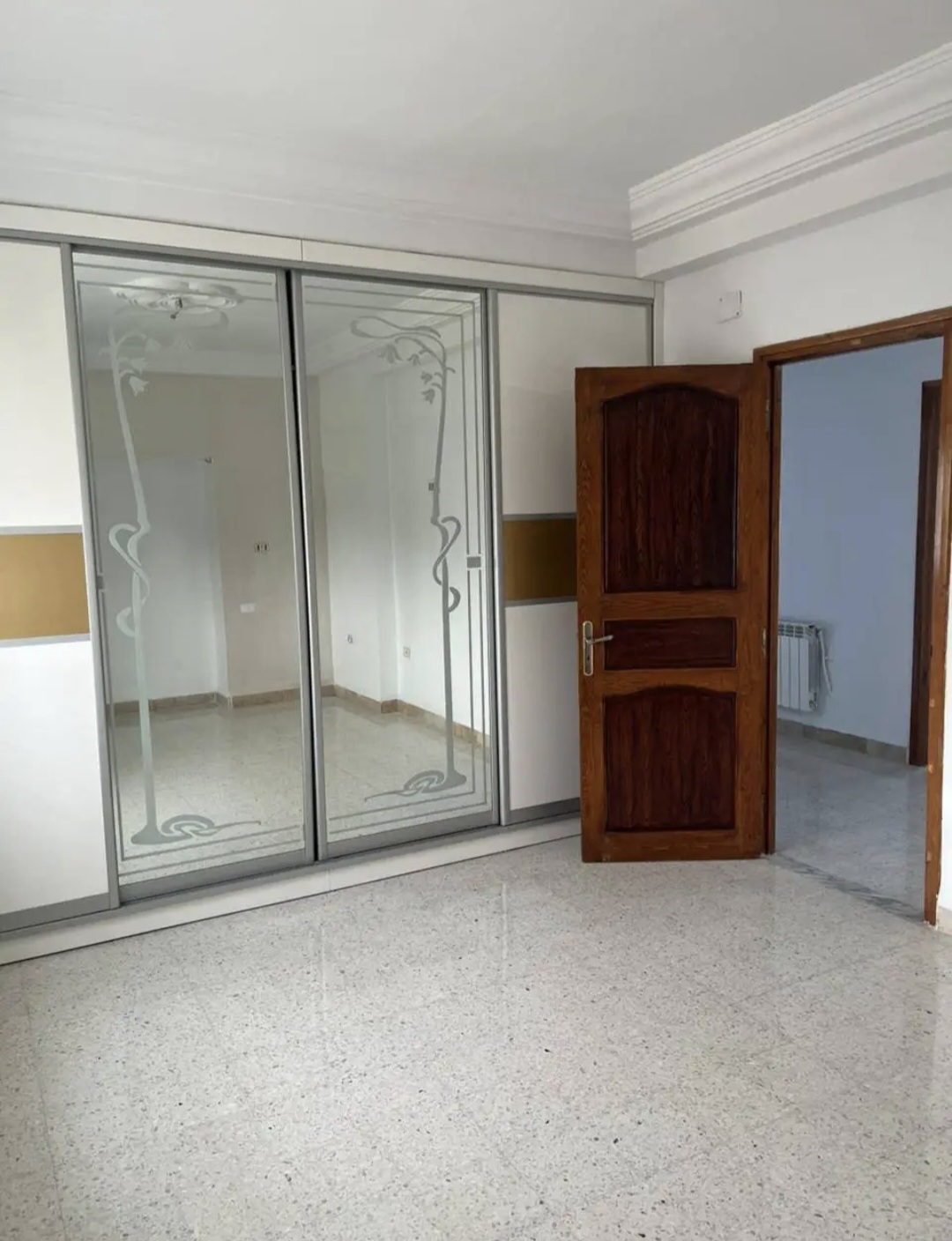 El Menzah&nbsp;El Menzah 4&nbsp;Location&nbsp;Appart. 4 pi�ces&nbsp;Etage de villa s plus 4 a menzah 4