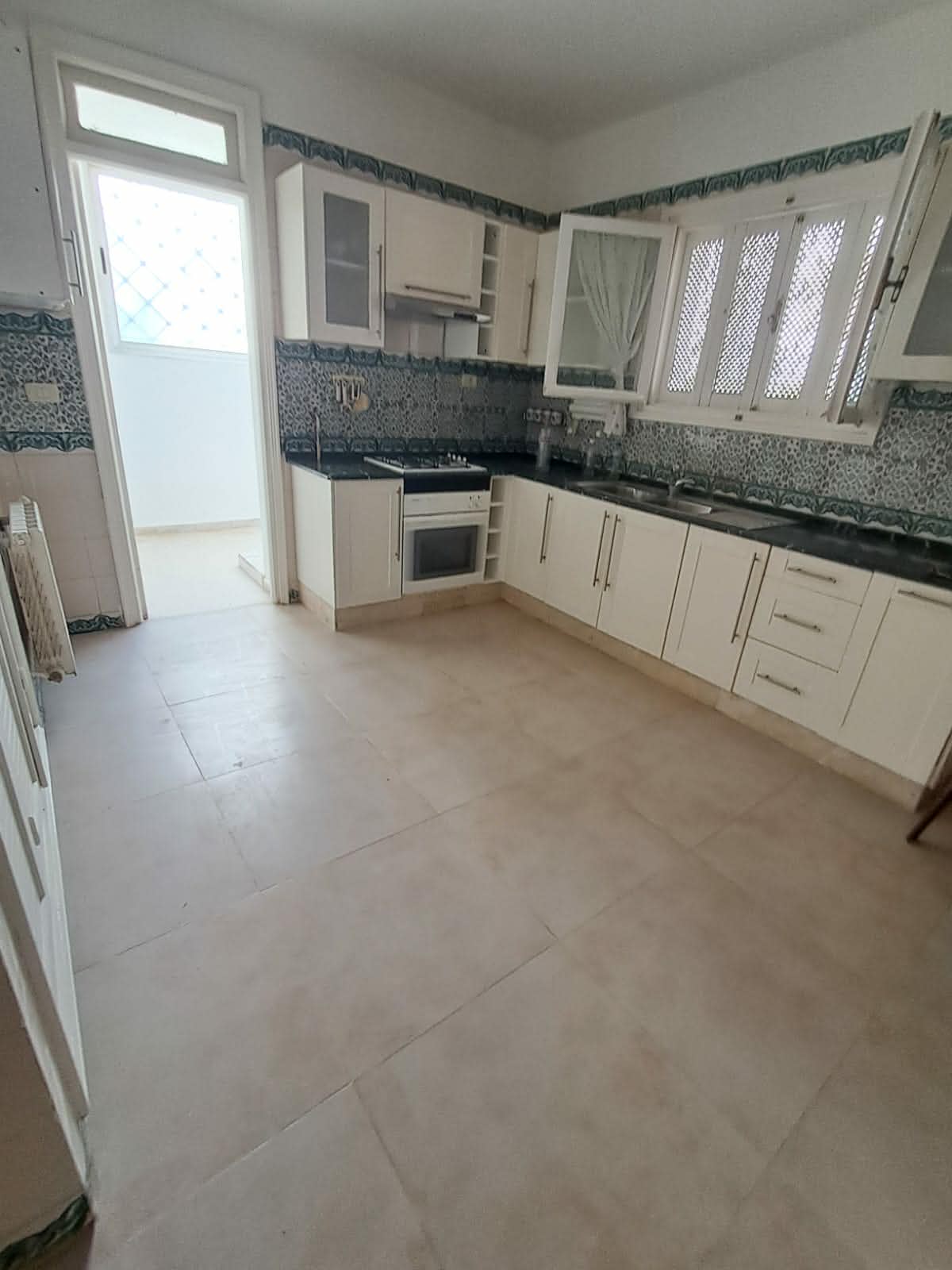 Ariana Ville&nbsp;Cite Ennasr 2&nbsp;Location&nbsp;Appart. 5 pi�ces+&nbsp;Ennasr 2 spacieux appt s4 avec terrasse