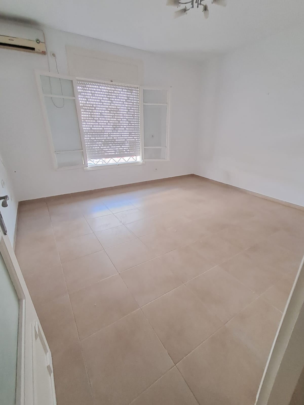 Ariana Ville&nbsp;Cite Ennasr 2&nbsp;Location&nbsp;Appart. 5 pi�ces+&nbsp;Ennasr 2 spacieux appt s4 avec terrasse