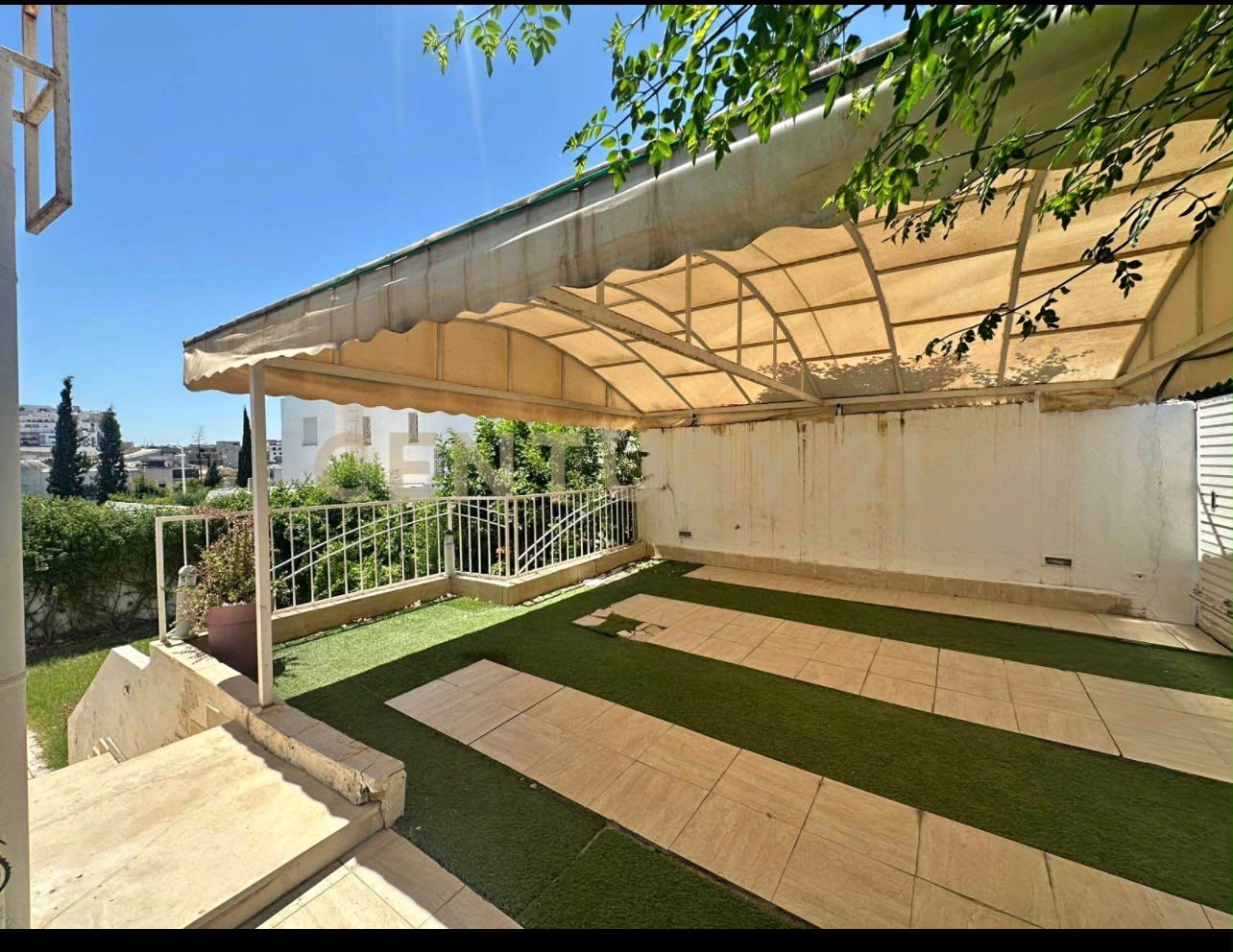 Mnihla&nbsp;Jardins d'el Menzah&nbsp;Location&nbsp;Maisons&nbsp;Triplex ind�pendant � jardin el menzah