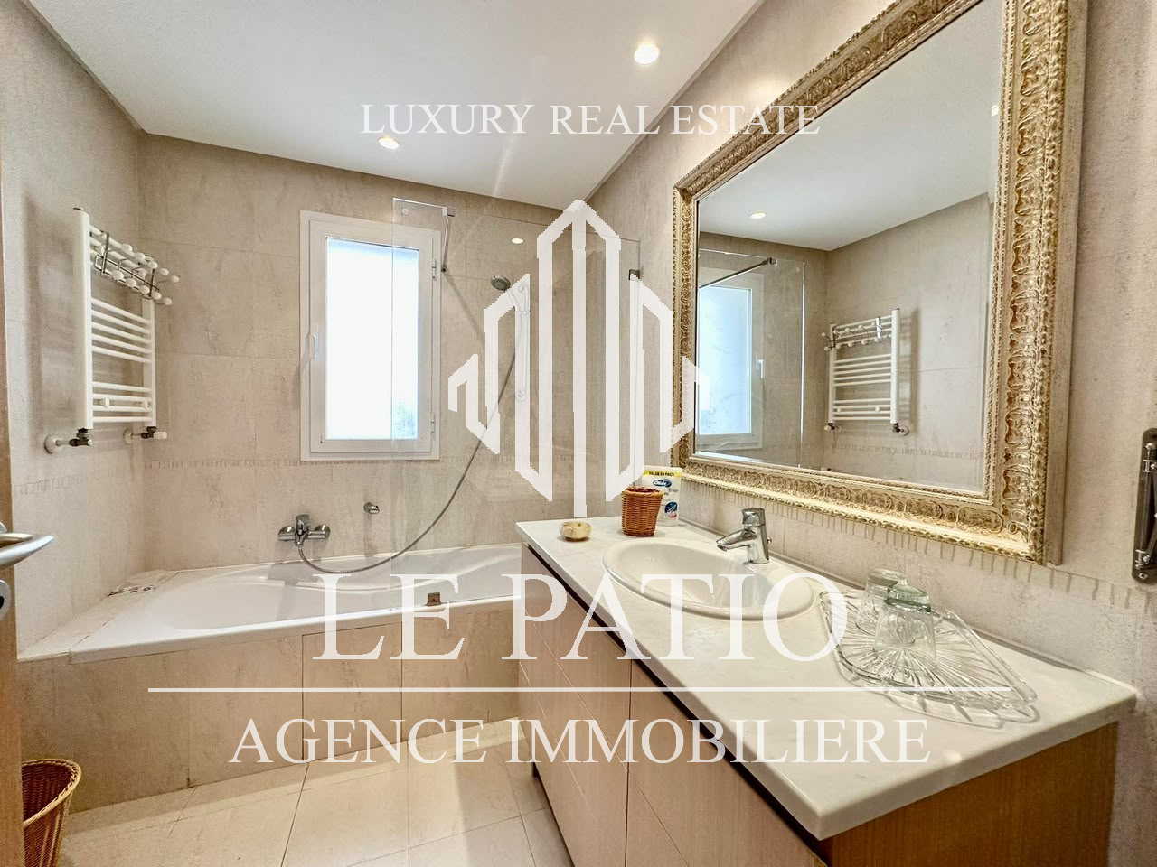 La Marsa&nbsp;Gammart&nbsp;Location&nbsp;Appart. 4 pi�ces&nbsp;Appartement meubl� s3 � la marina gammarth