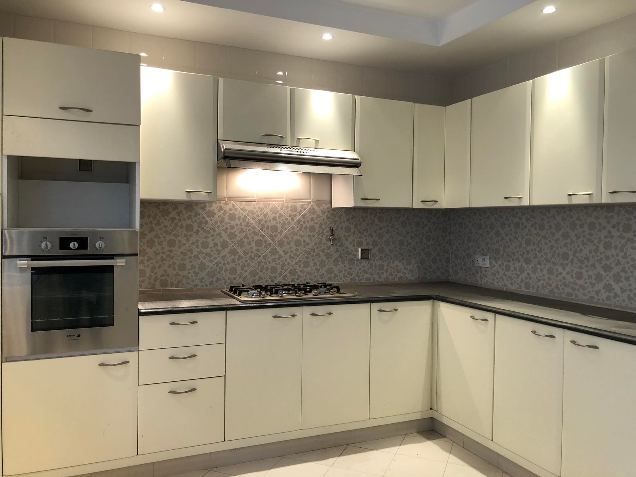 El Menzah&nbsp;Mutuelle Ville&nbsp;Location&nbsp;Maisons&nbsp;Villa avec un jardin � notre dame mutuelleville