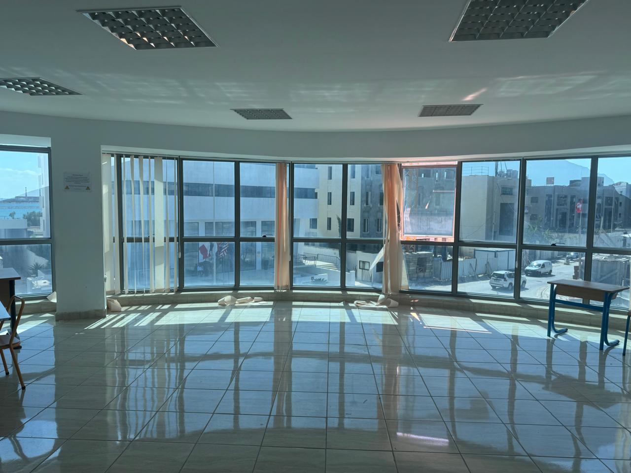 El Kram&nbsp;Le Kram&nbsp;Bureaux & Commerces&nbsp;Bureau&nbsp;Immeuble 2750 m2 avec grand potentiel au lac 3