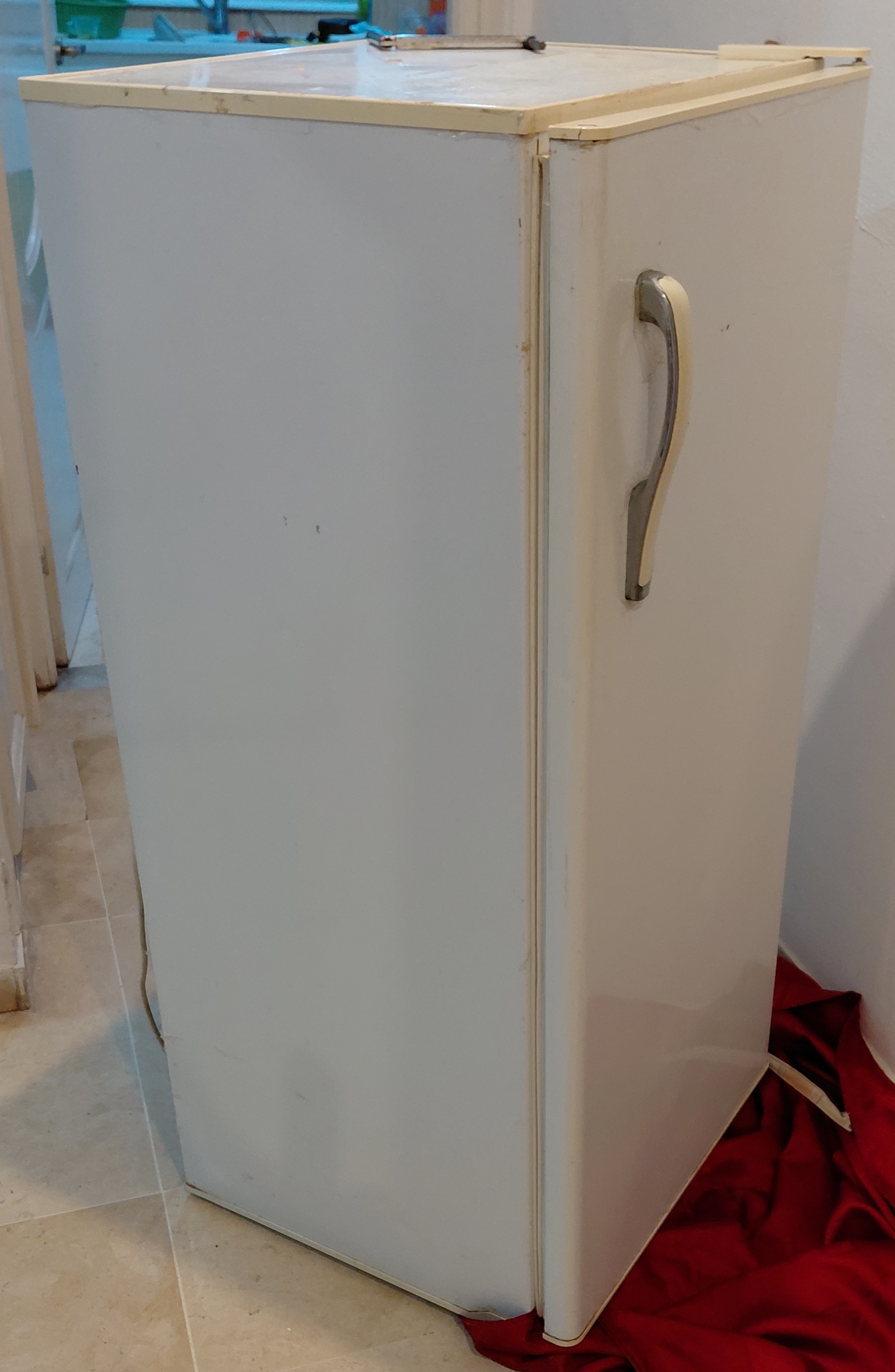 Rades&nbsp;Chouchet Rades&nbsp;R�frig�rateur 1 porte&nbsp;Autre&nbsp;Refregerateur 1 porte