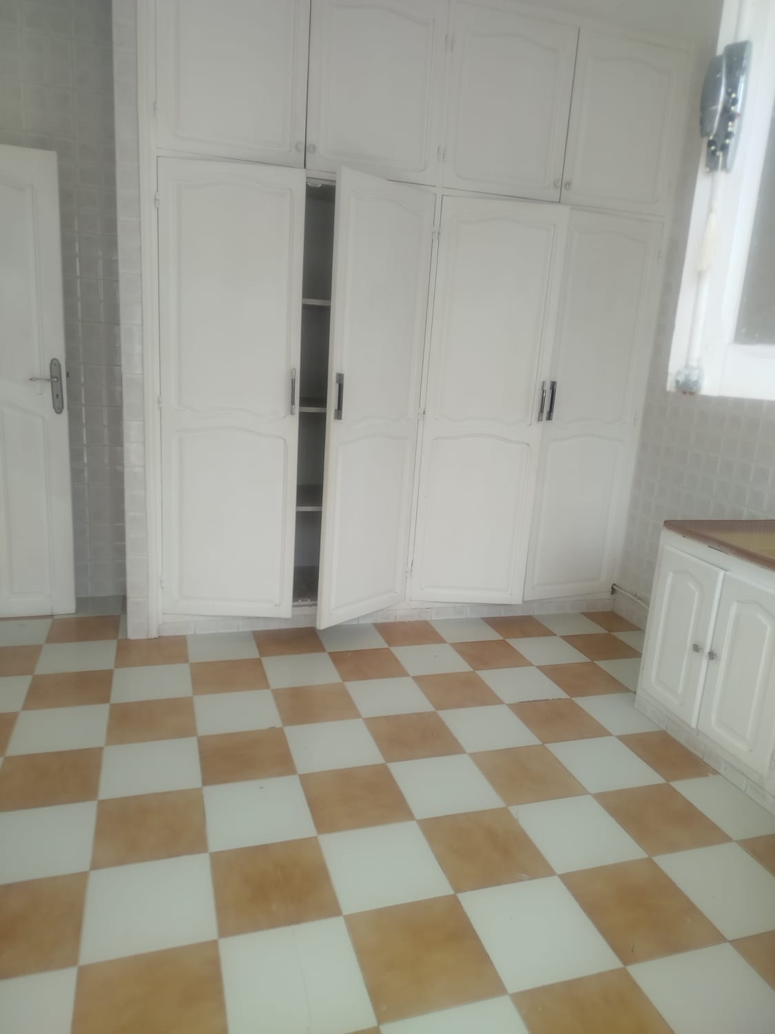 Mnihla&nbsp;Cite Ennasr&nbsp;Location&nbsp;Appart. 4 pi�ces&nbsp;Un spacieux �tage de villa s33 � ennasr