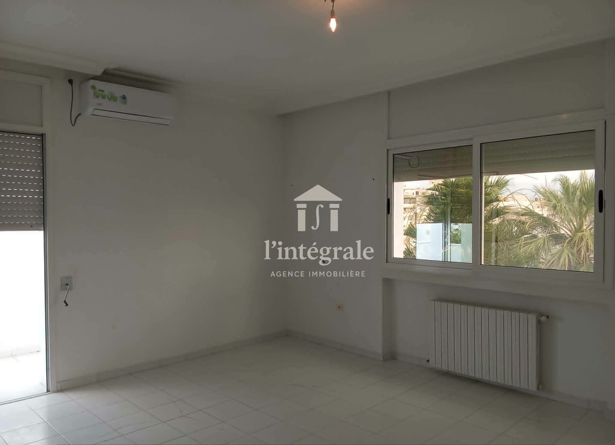 Ariana Ville&nbsp;Cite Ennasr 2&nbsp;Location&nbsp;Maisons&nbsp;Magnifique �tage d'une villa s3