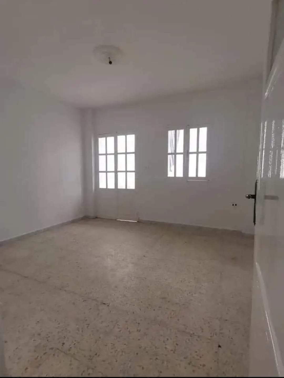 Hammam Lif&nbsp;Hammam Lif&nbsp;Location&nbsp;Appart. 2 pi�ces&nbsp;Studio s1 en plein centre ville hammam lif