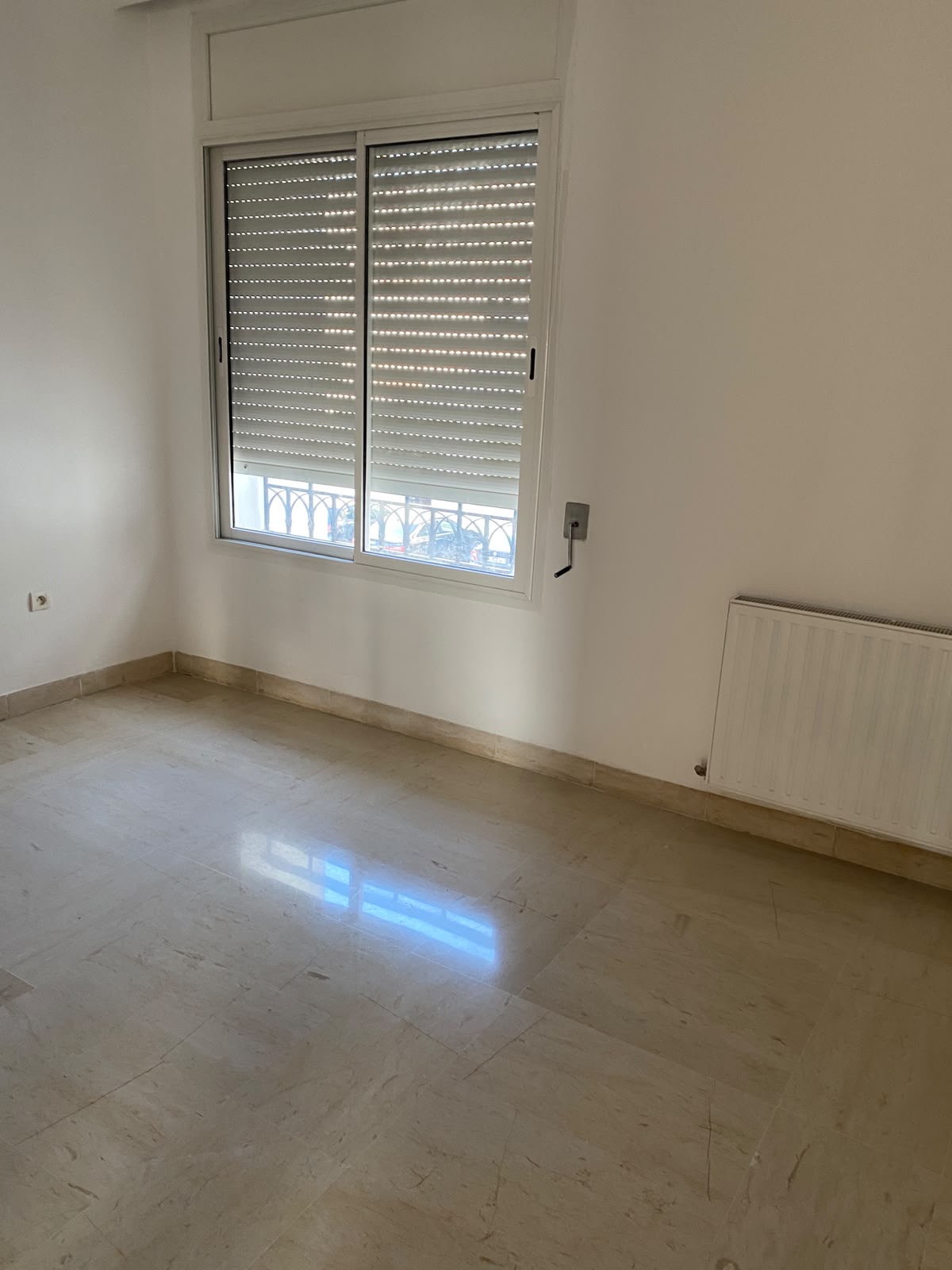 La Soukra&nbsp;La Soukra&nbsp;Location&nbsp;Appart. 2 pi�ces&nbsp;S2 a soukra a 2 mm du centre commercial lc waikiki